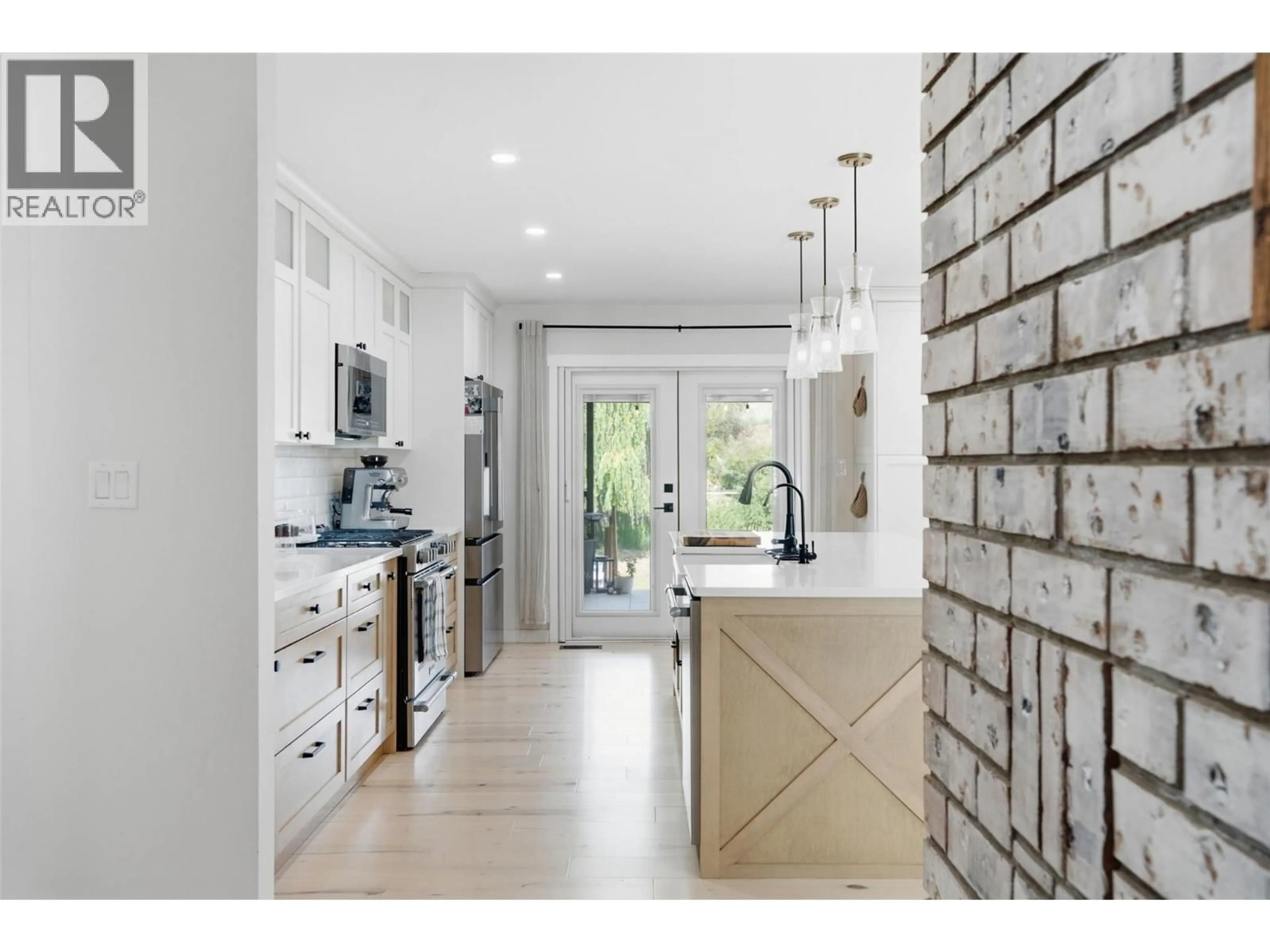 Open concept kitchen, ceramic/tile floor for 1865 SHUMWAY ROAD, Kamloops British Columbia V2C6T7