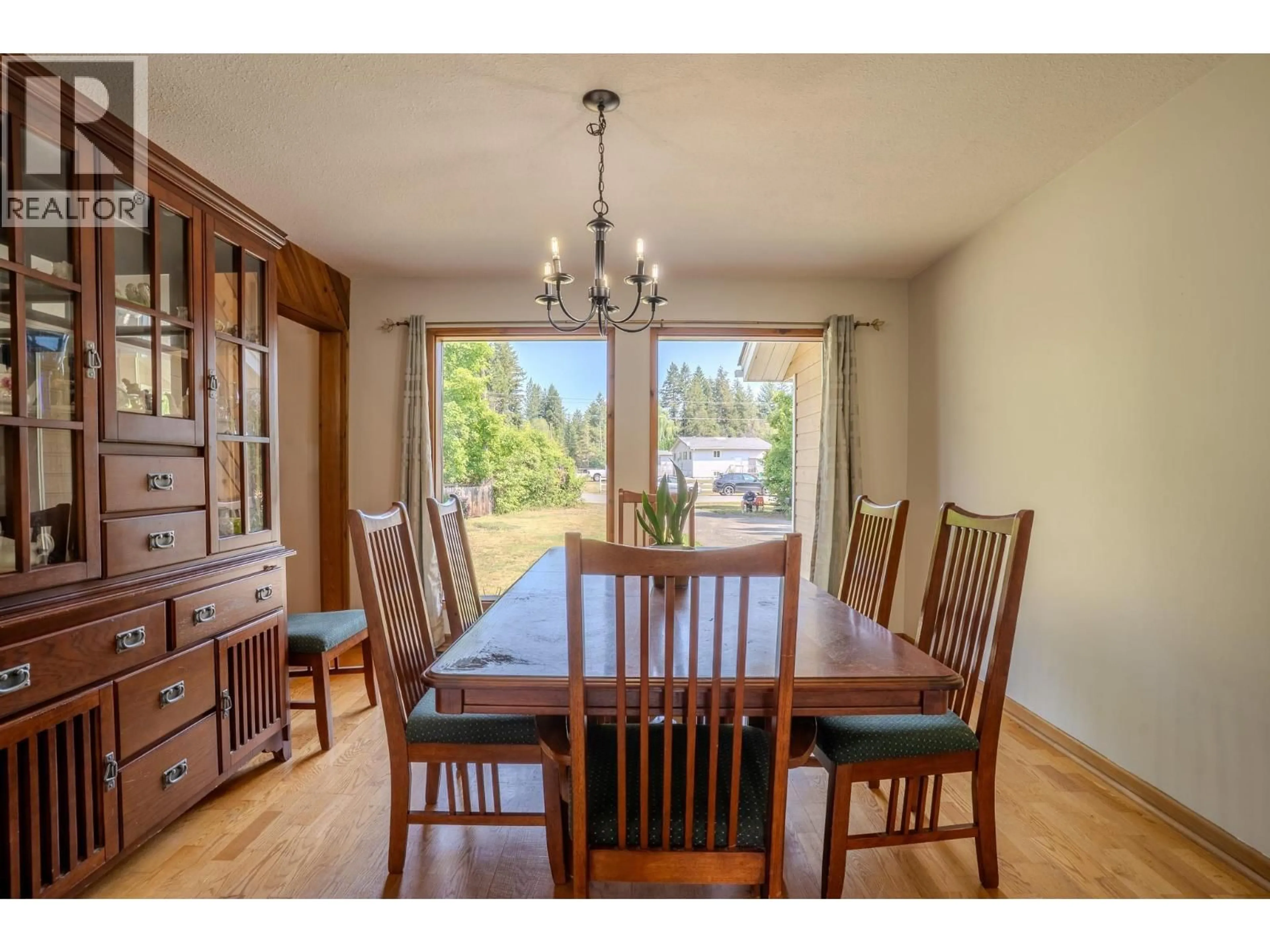 Dining room, wood/laminate floor for 4289 DUNSMUIR ROAD, Barriere British Columbia V0E1E0