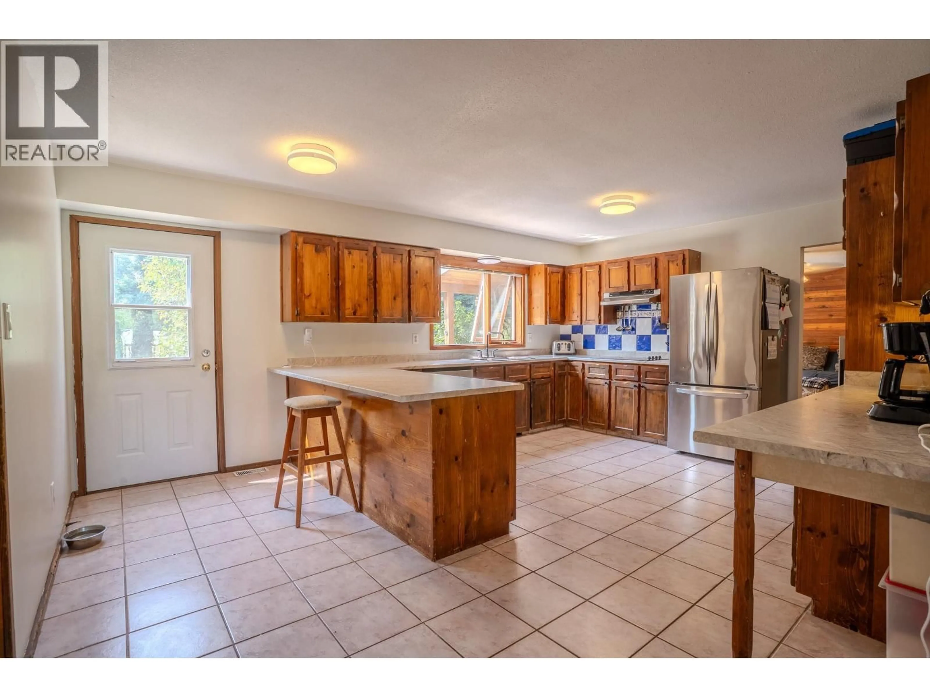 Open concept kitchen, ceramic/tile floor for 4289 DUNSMUIR ROAD, Barriere British Columbia V0E1E0