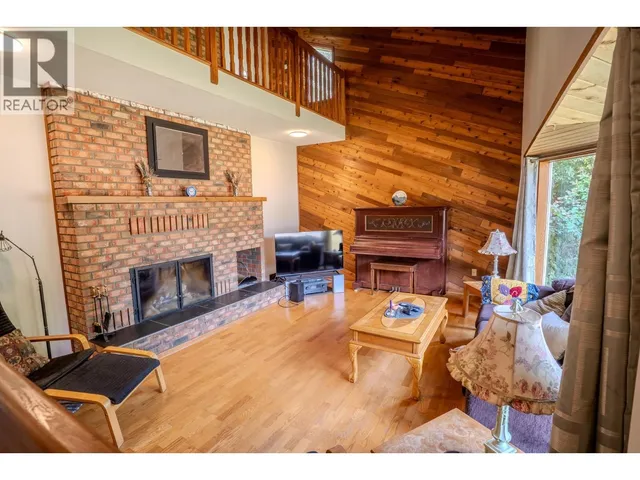 4289 DUNSMUIR ROAD, Barriere 5