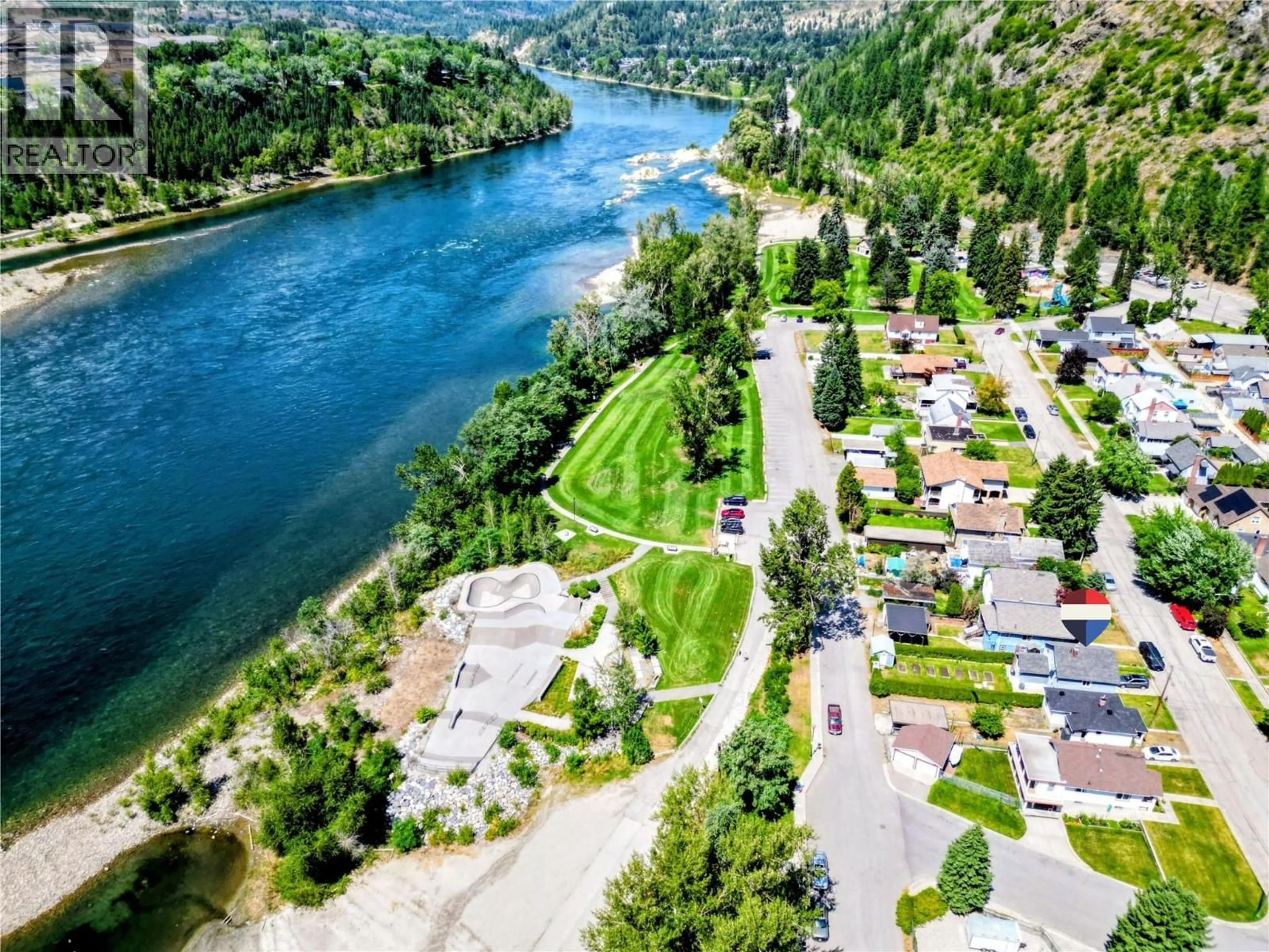 A pic from outside/outdoor area/front of a property/back of a property/a pic from drone, water/lake/river/ocean view for 1188 COLUMBIA AVENUE, Trail British Columbia V1R4L2