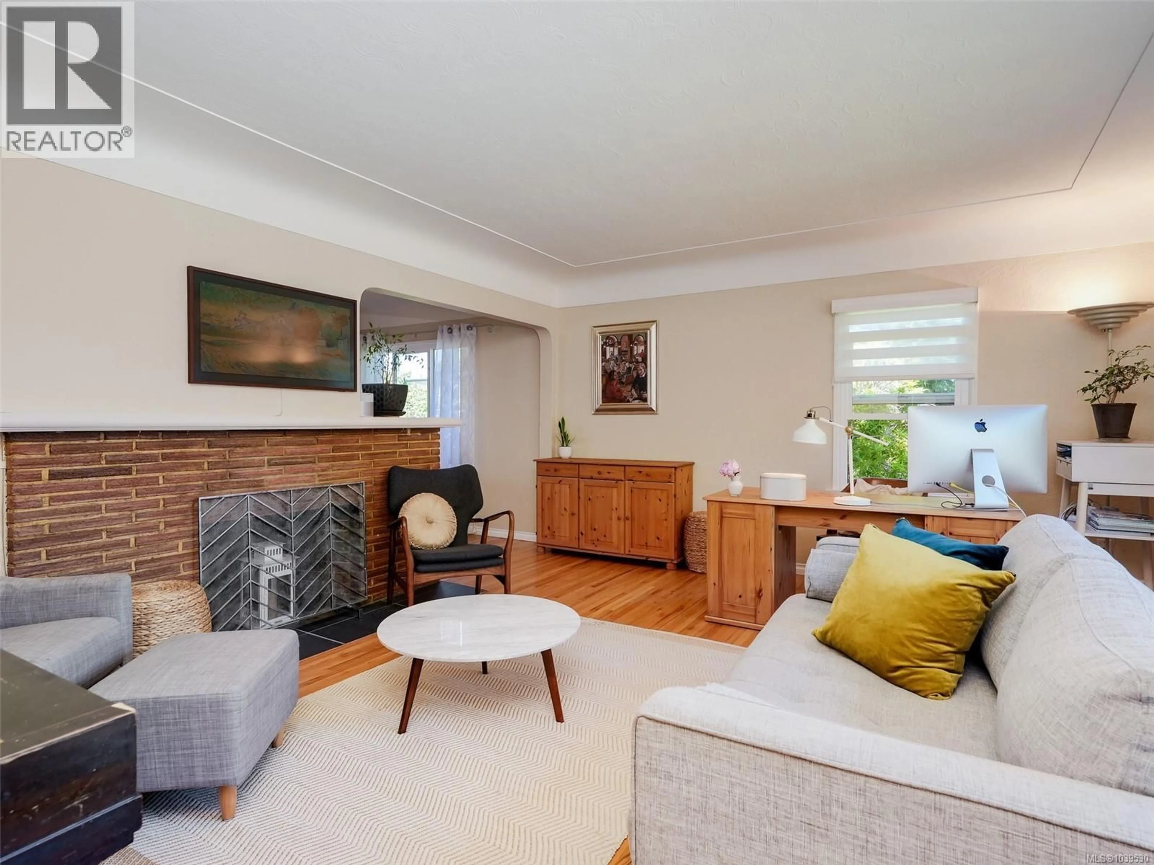 Living room with furniture, wood/laminate floor for 2021 BYRON STREET, Oak Bay British Columbia V8R1L8