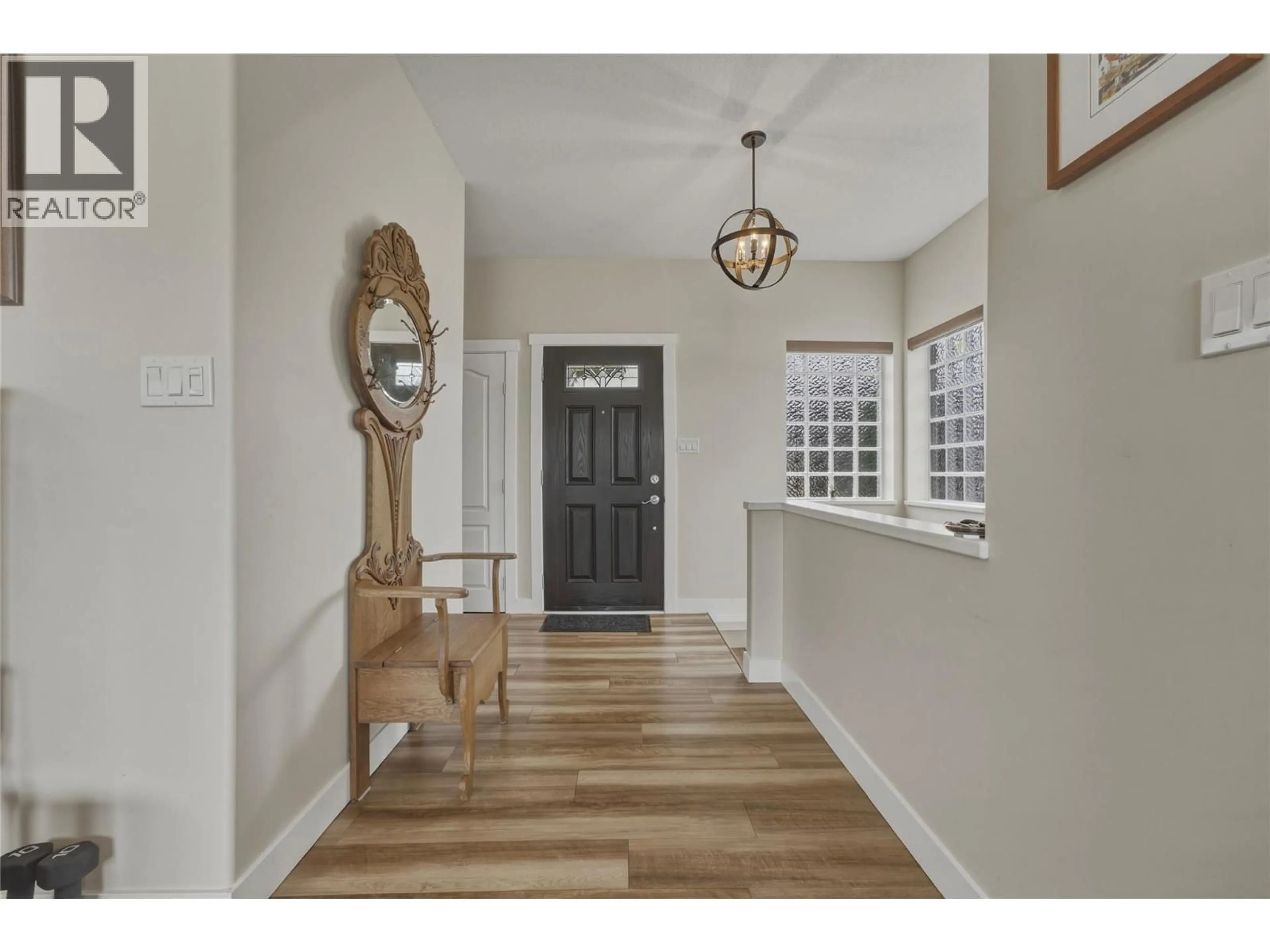 Indoor entryway for 11 - 124 SARSONS ROAD, Vernon British Columbia V1B2T9