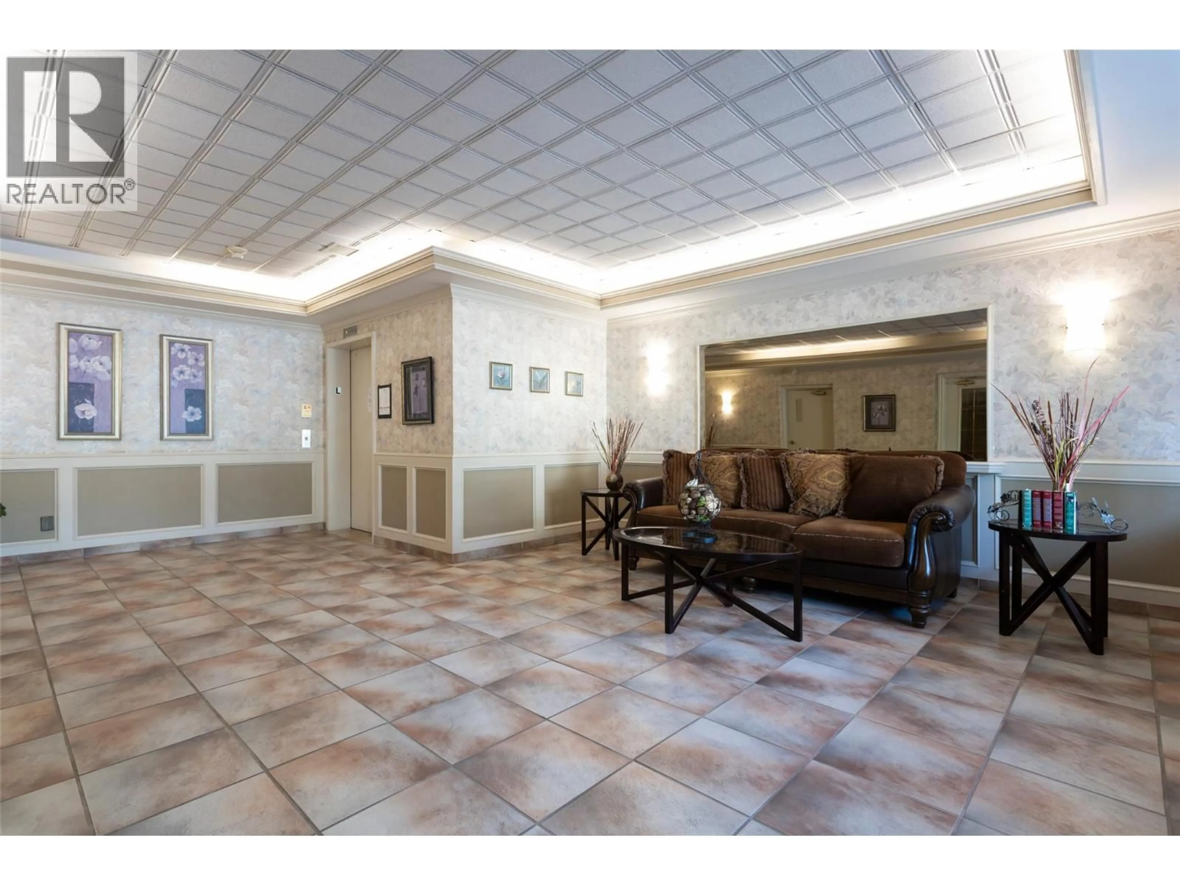 Lobby for 107 - 945 LAWRENCE AVENUE, Kelowna British Columbia V1Y6M3