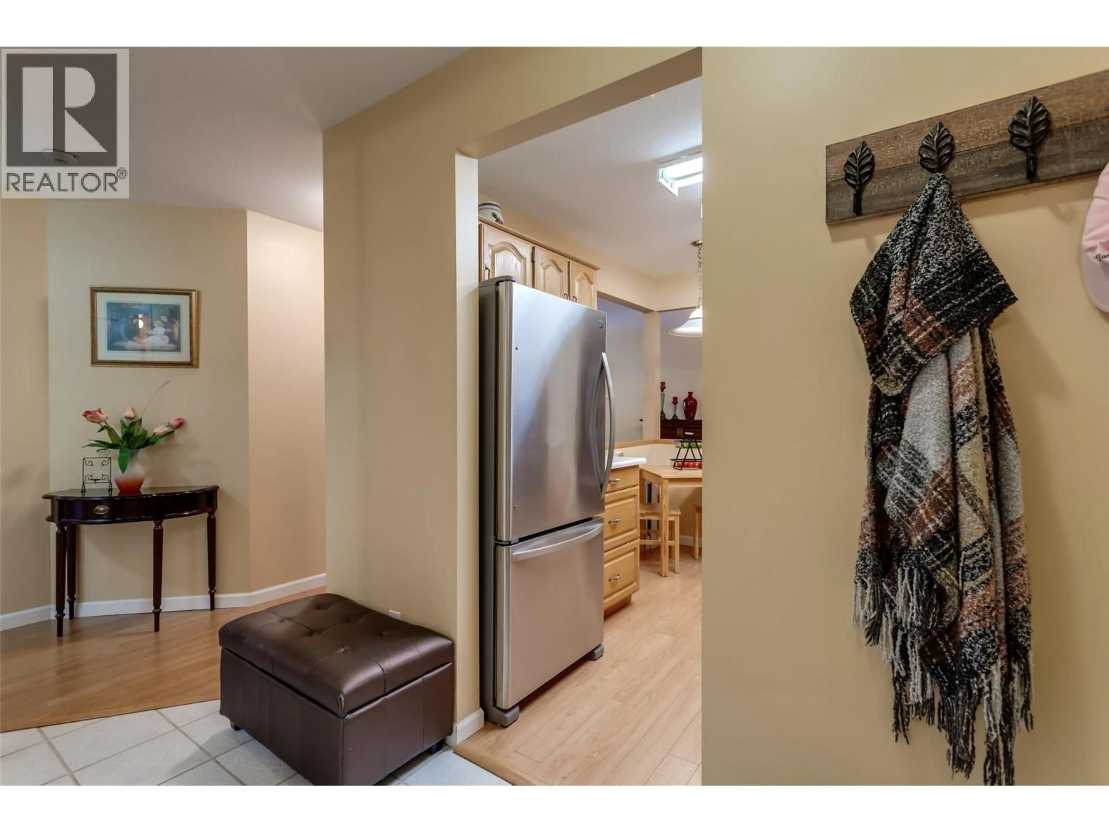 Indoor entryway for 107 - 945 LAWRENCE AVENUE, Kelowna British Columbia V1Y6M3