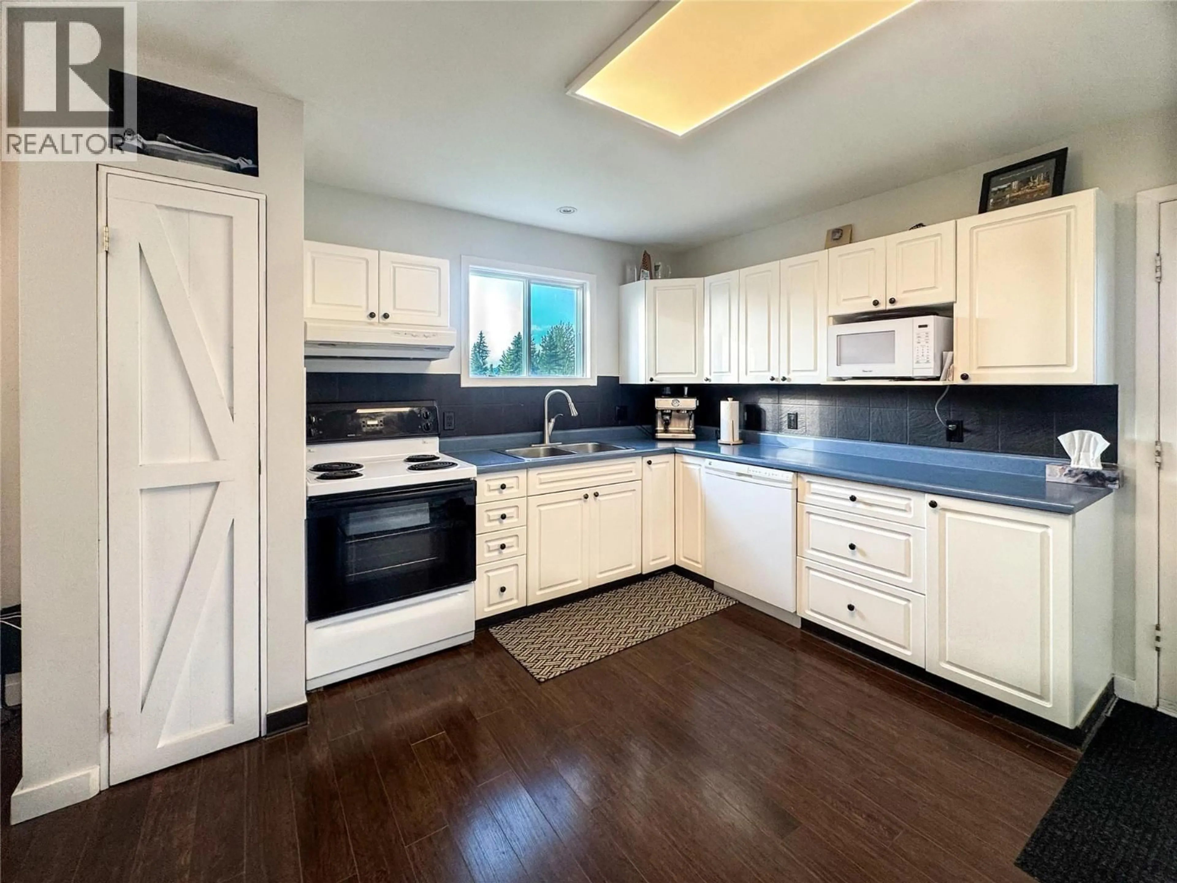Open concept kitchen, unknown for 175 VALLEYVIEW CRESCENT, Tumbler Ridge British Columbia V0C2W0