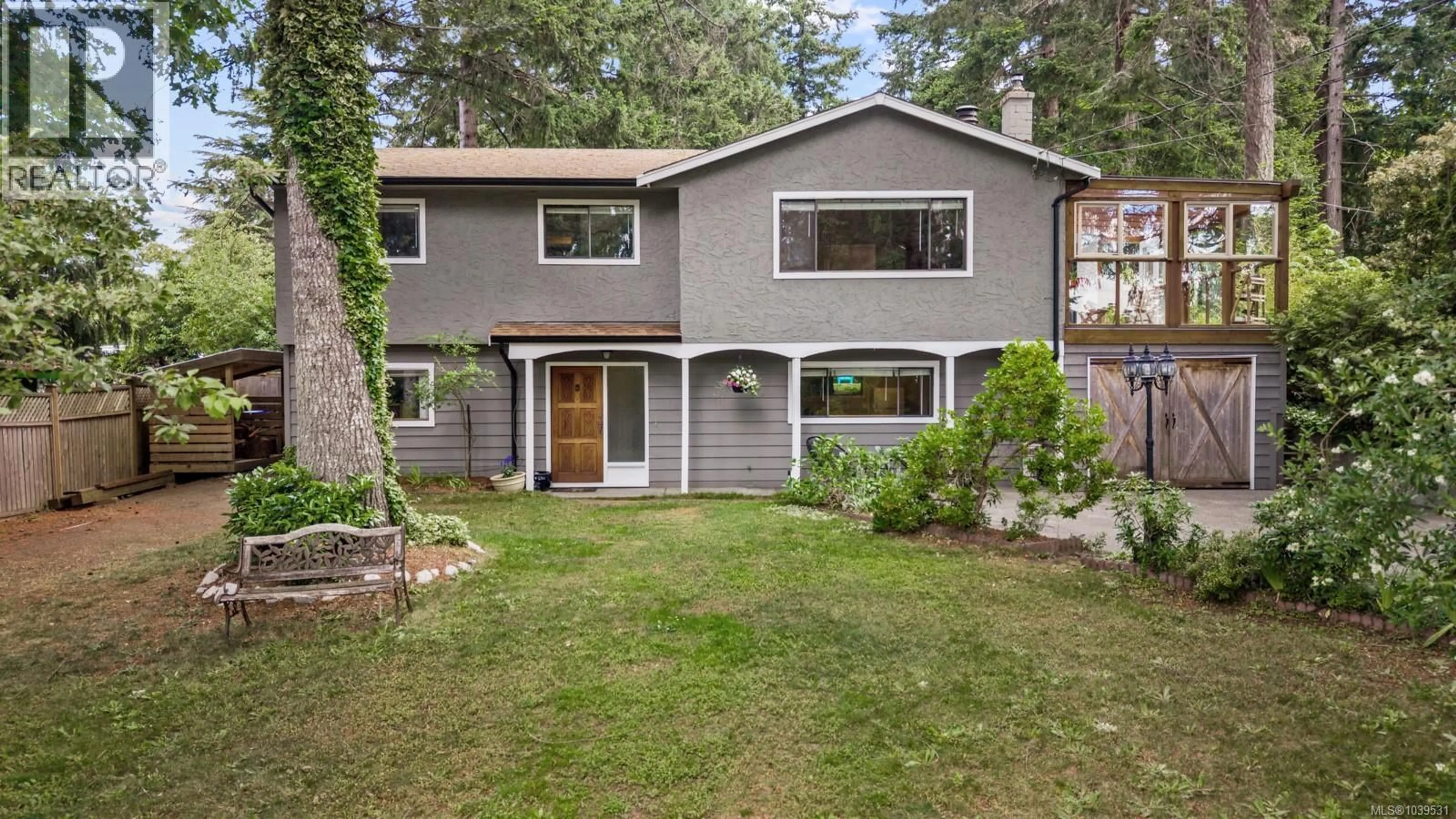 Home with vinyl exterior material, street for 1506 CHINOOK DRIVE, Comox British Columbia V9M3E1