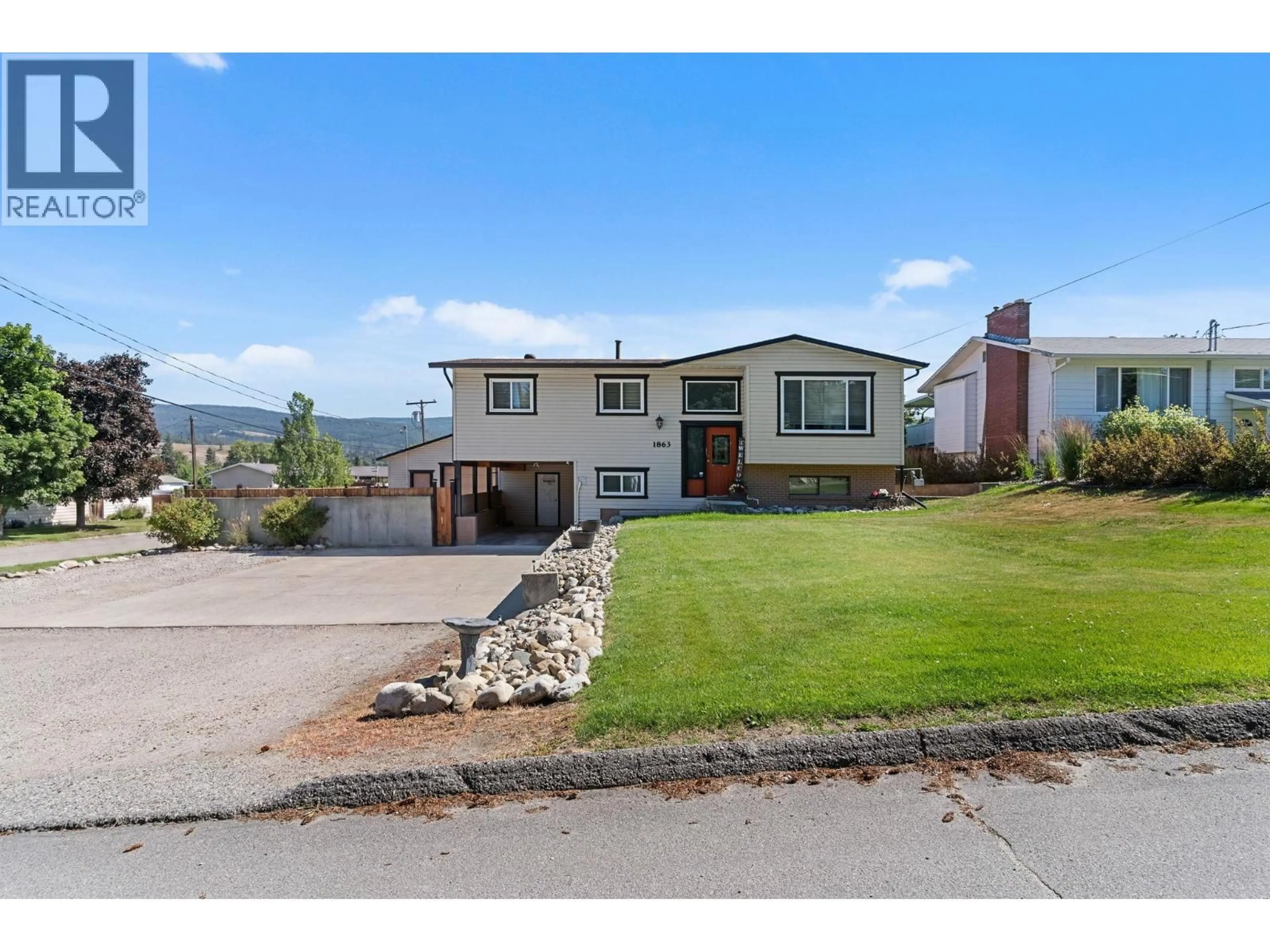 A pic from outside/outdoor area/front of a property/back of a property/a pic from drone, mountain view for 1863 CATHY AVENUE, Kelowna British Columbia V1P1L4