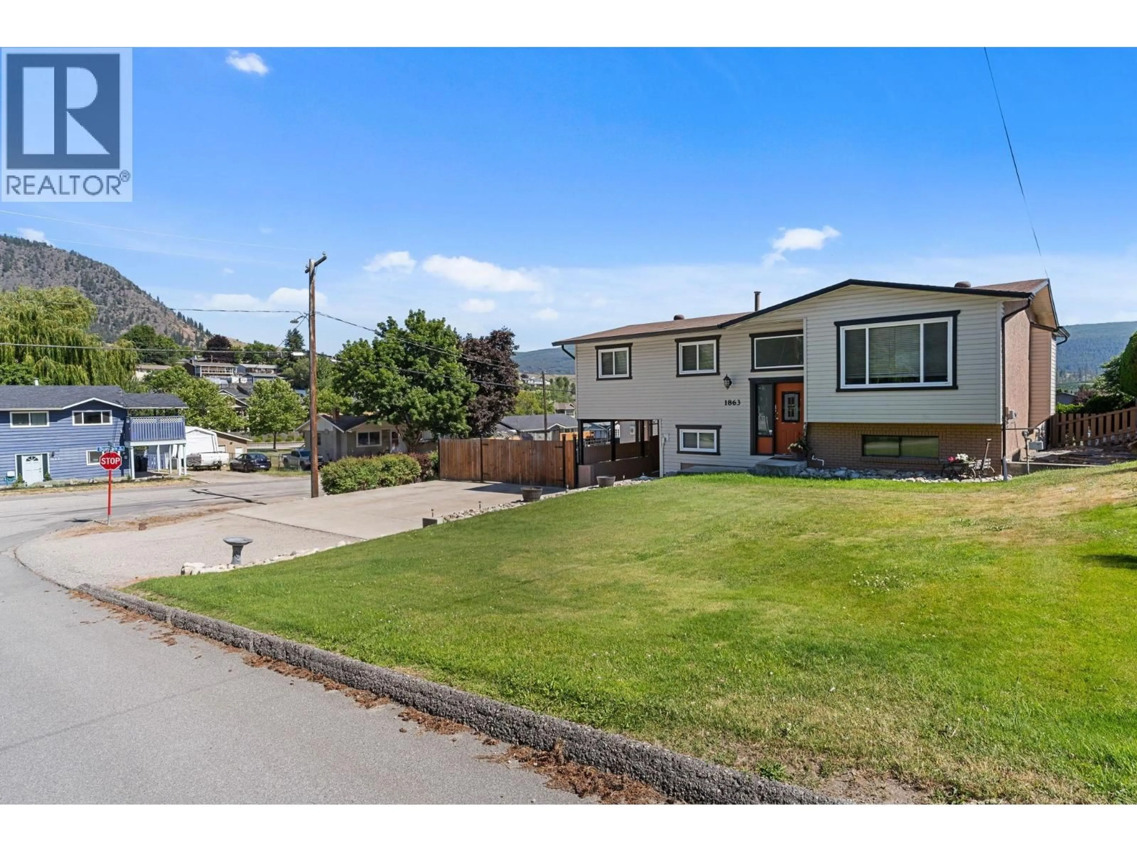A pic from outside/outdoor area/front of a property/back of a property/a pic from drone, mountain view for 1863 CATHY AVENUE, Kelowna British Columbia V1P1L4