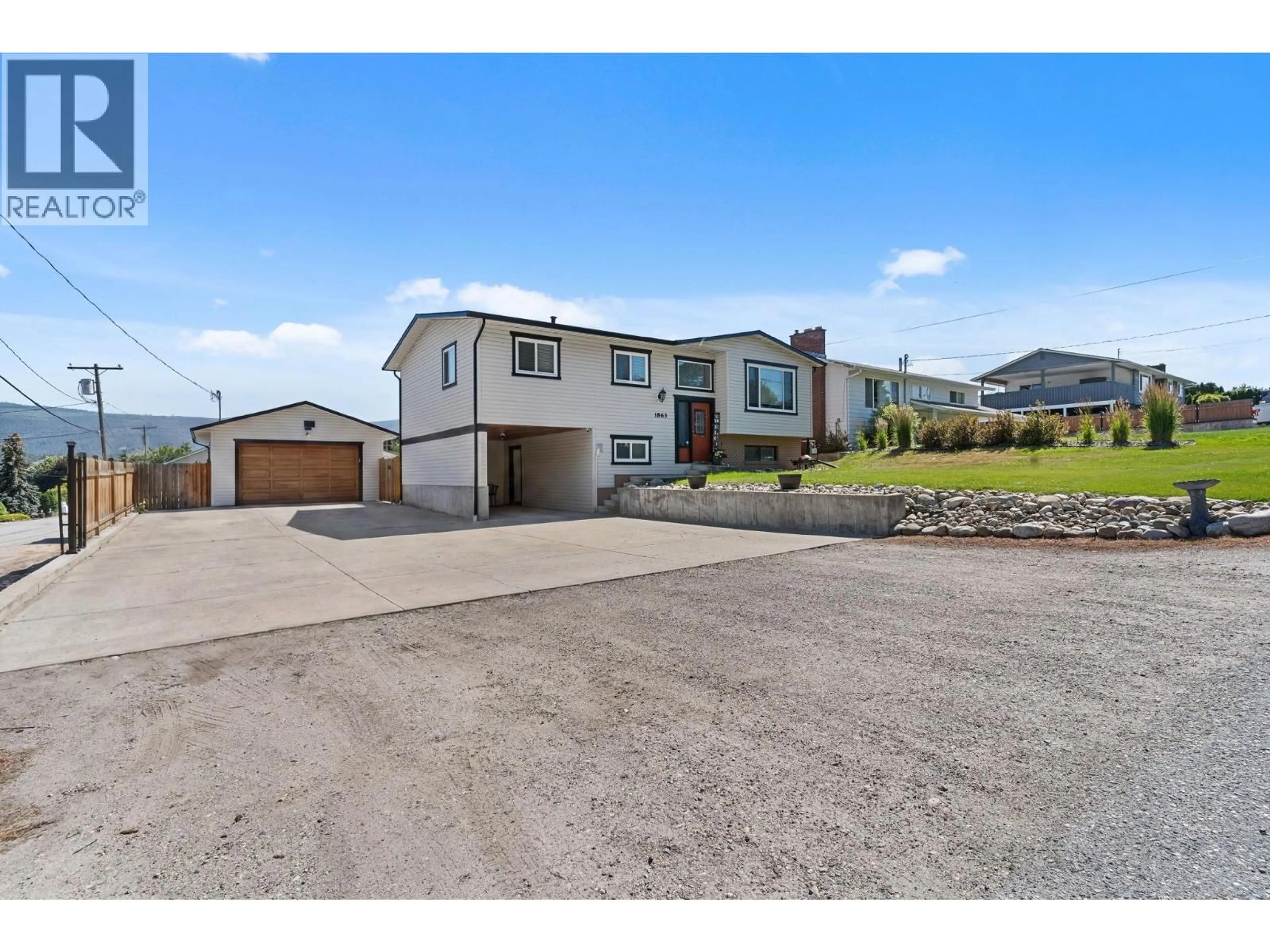 A pic from outside/outdoor area/front of a property/back of a property/a pic from drone, street for 1863 CATHY AVENUE, Kelowna British Columbia V1P1L4
