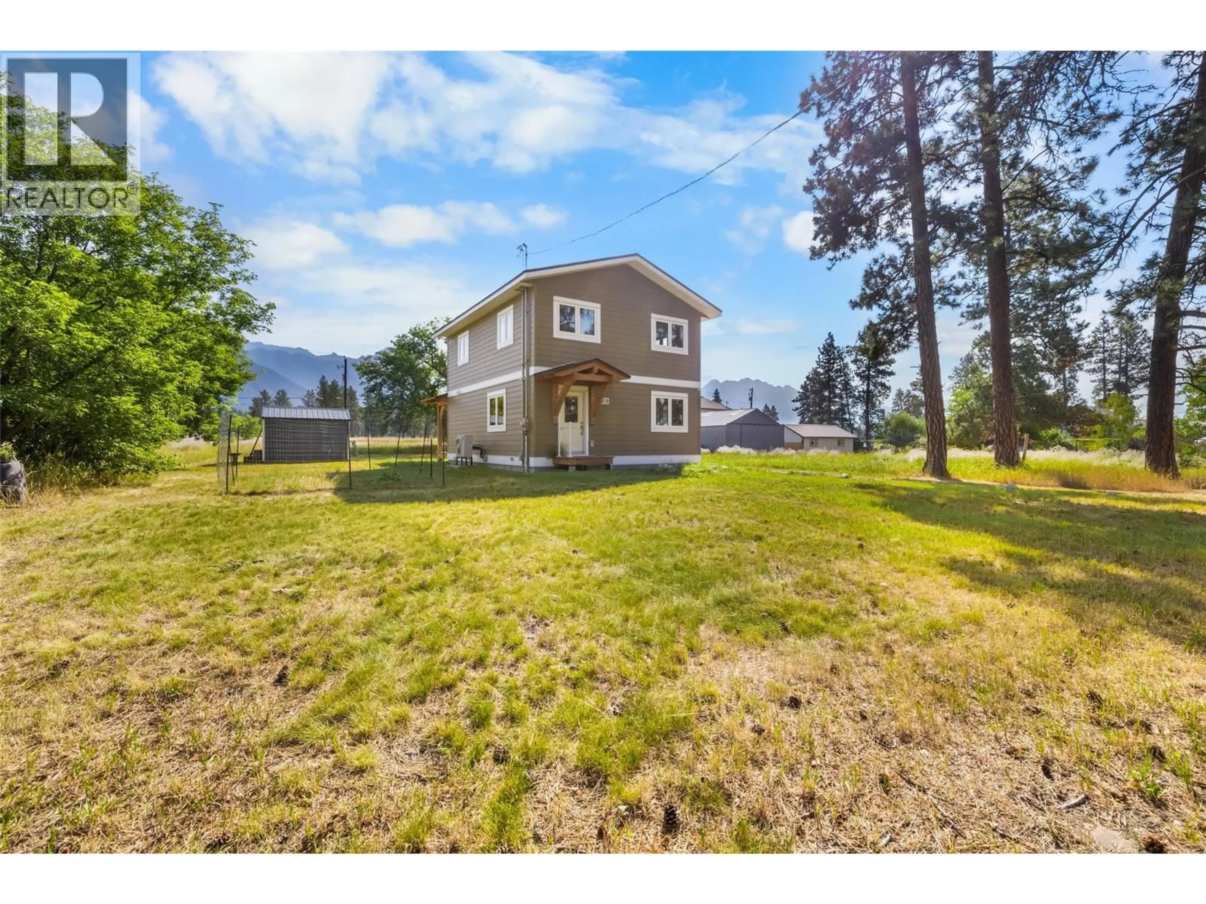 A pic from outside/outdoor area/front of a property/back of a property/a pic from drone, unknown for 6519 RIVERSIDE AVENUE, Fort Steele British Columbia V0B1N0