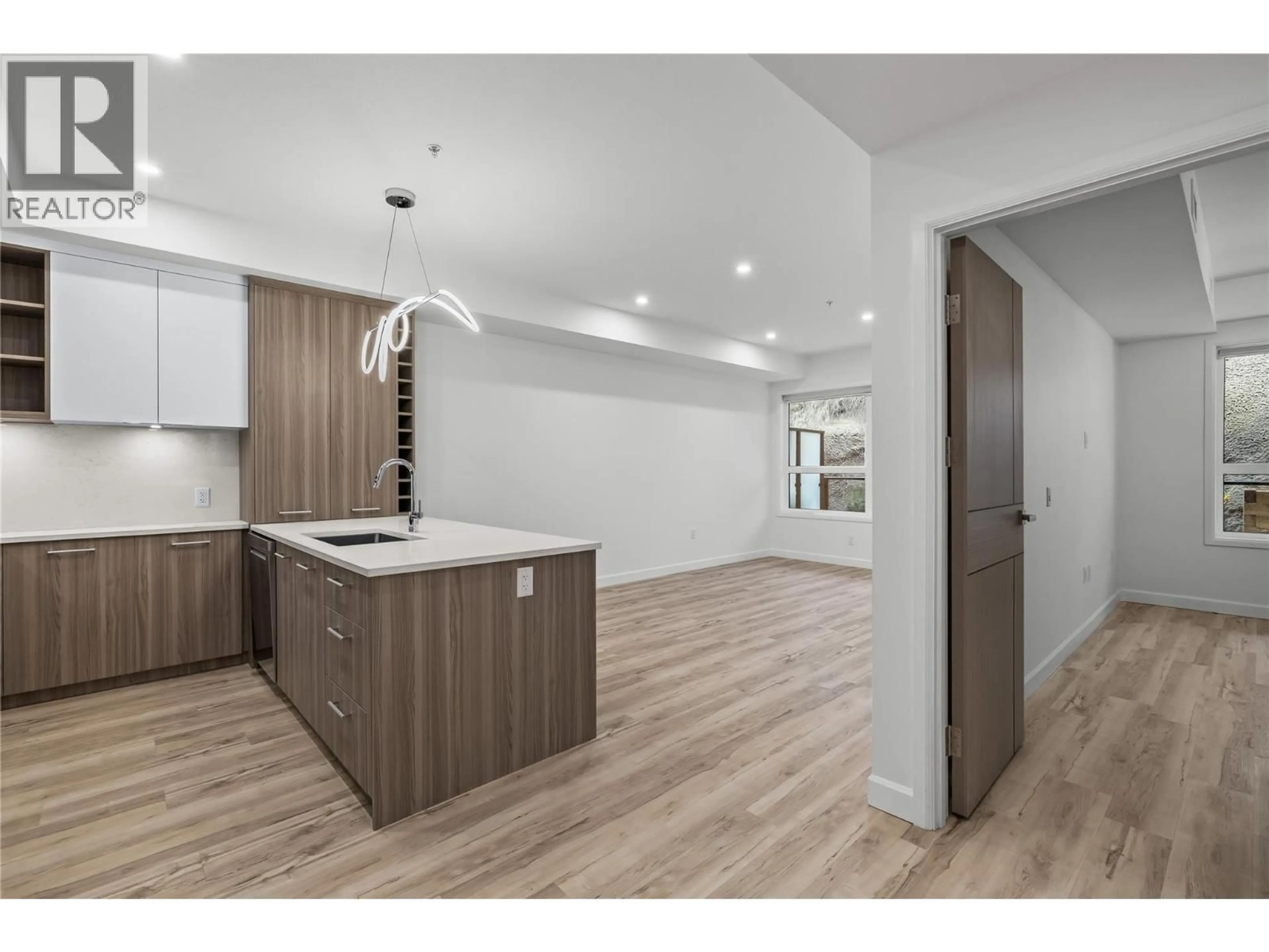 Open concept kitchen, wood/laminate floor for 324 - 630 BOYNTON PLACE, Kelowna British Columbia V1V3B8