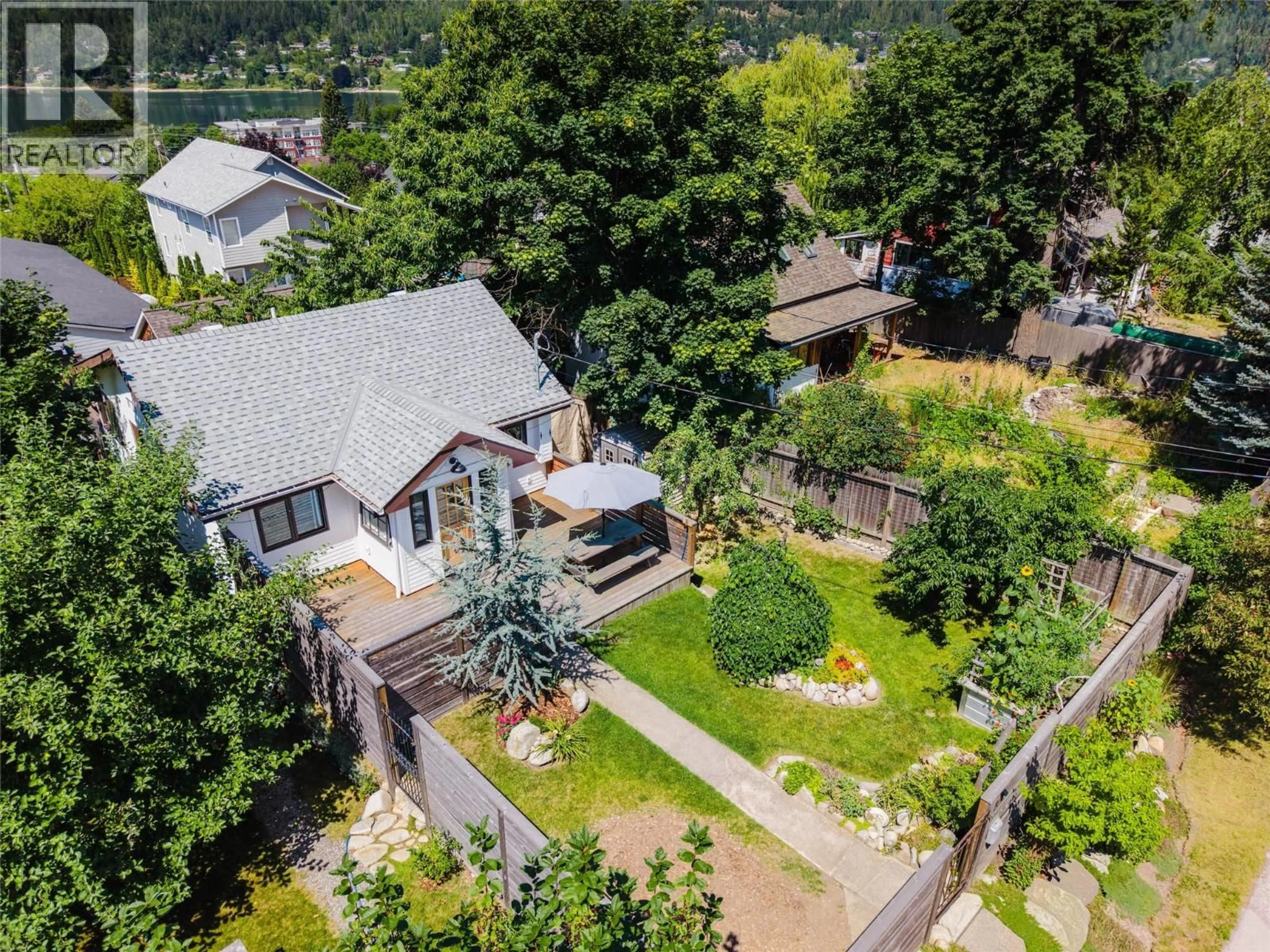 A pic from outside/outdoor area/front of a property/back of a property/a pic from drone, water/lake/river/ocean view for 707 FIFTH STREET, Nelson British Columbia V1L2X4