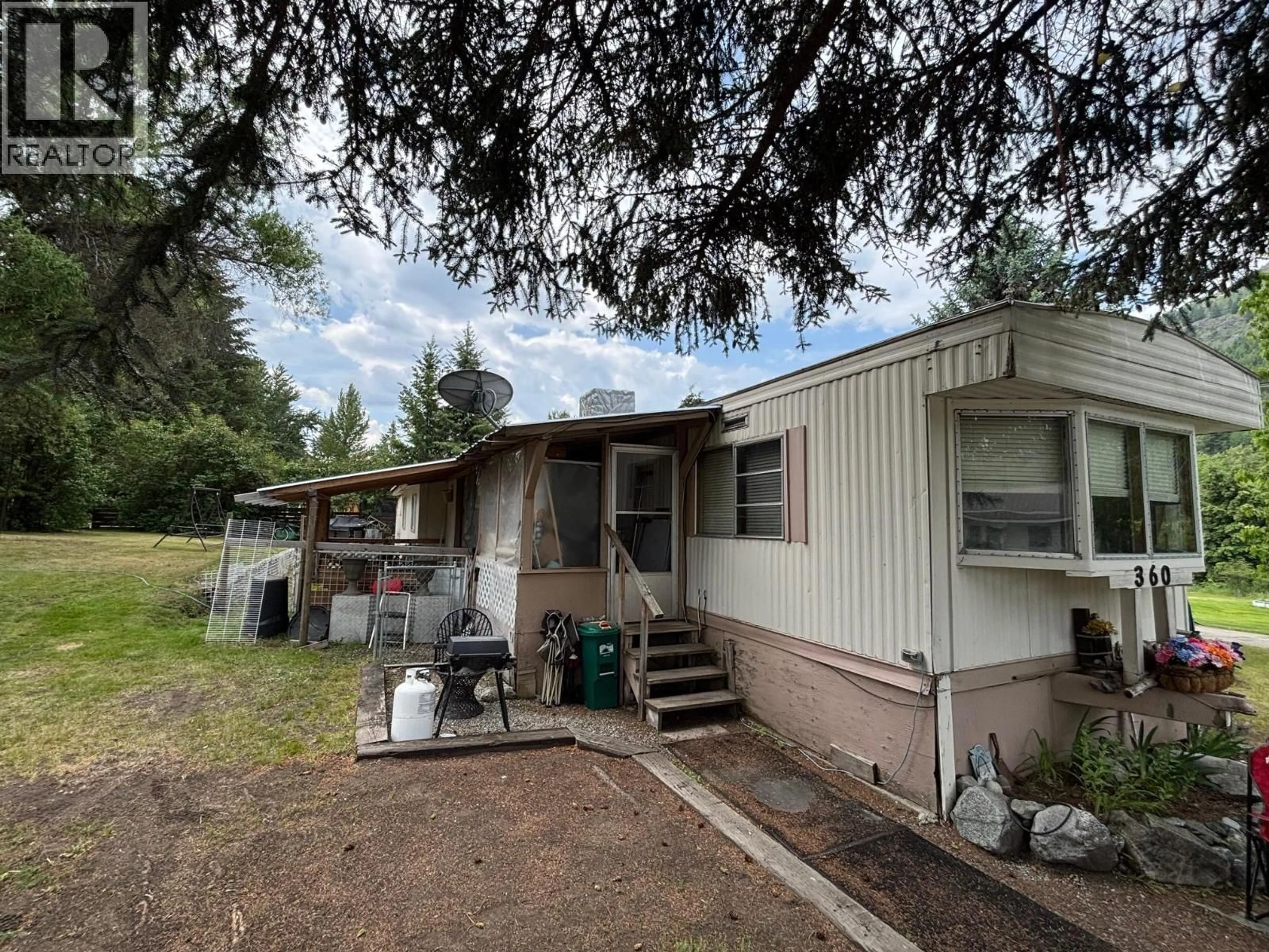 Home with vinyl exterior material, unknown for 360 3RD STREET, Greenwood British Columbia V0H1J0