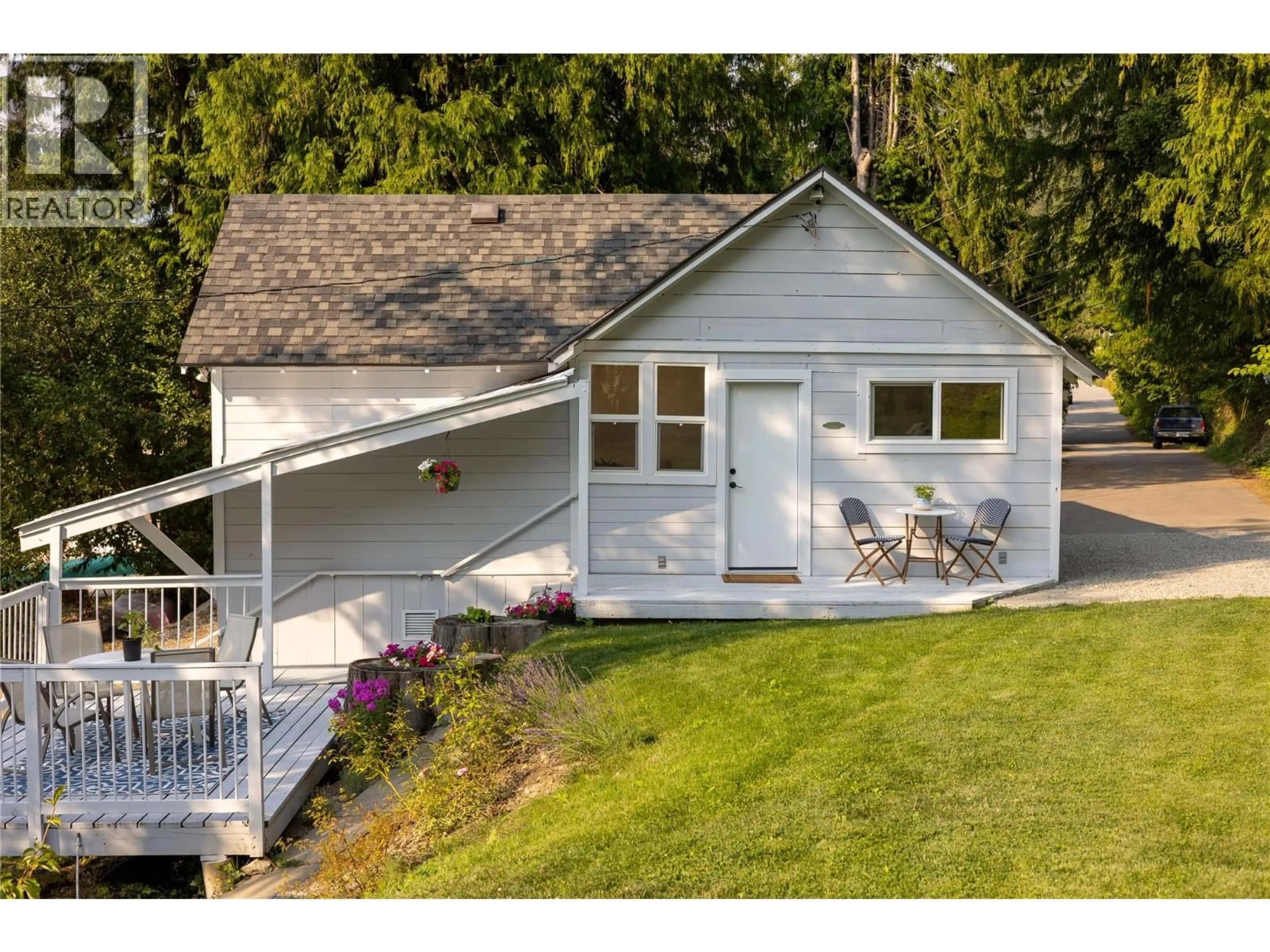 Home with vinyl exterior material, water/lake/river/ocean view for 2205 BEALBY ROAD, Nelson British Columbia V1L6W2
