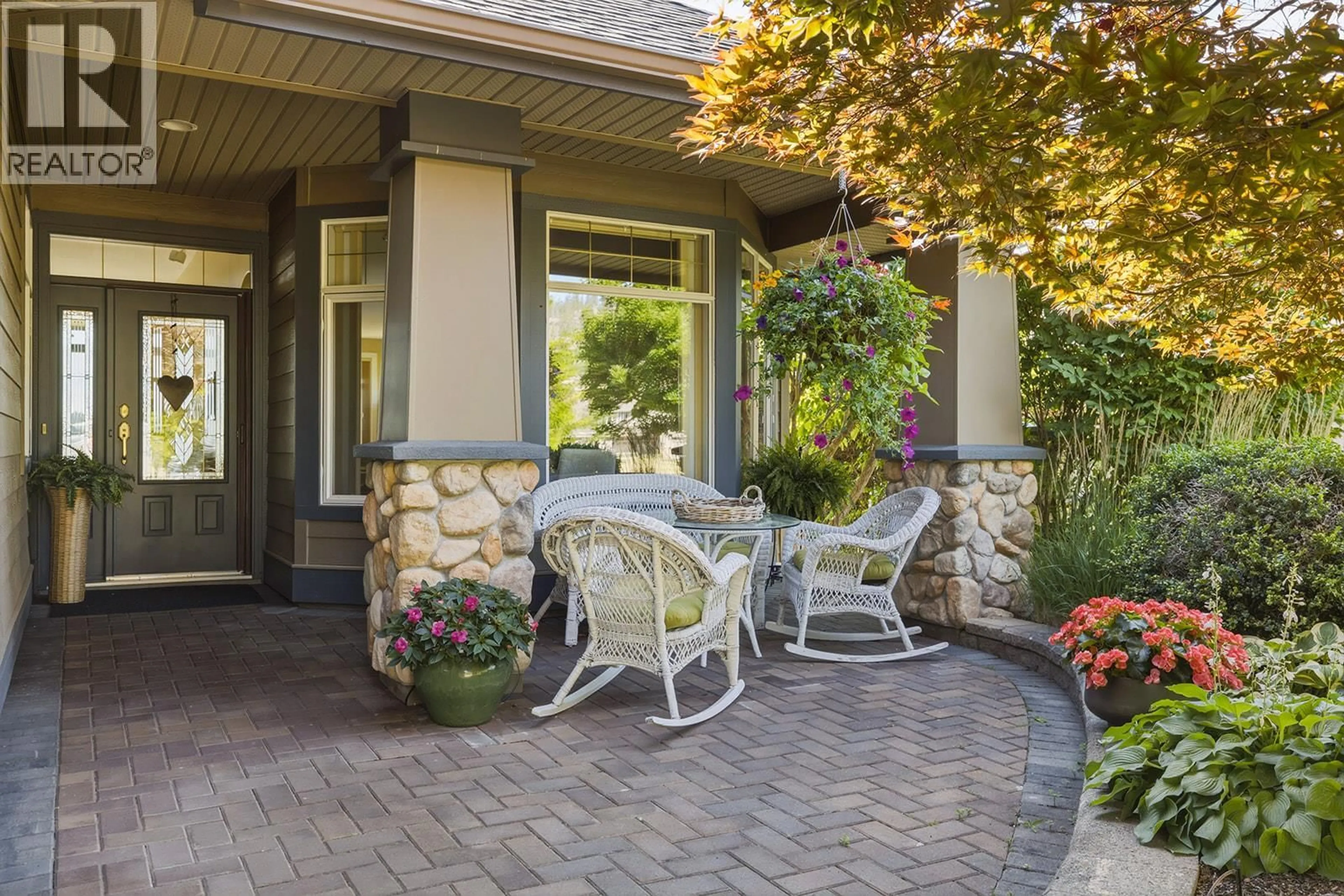 Patio, street for 10 - 3800 GALLAGHERS PINNACLE WAY, Kelowna British Columbia V1W3Z8