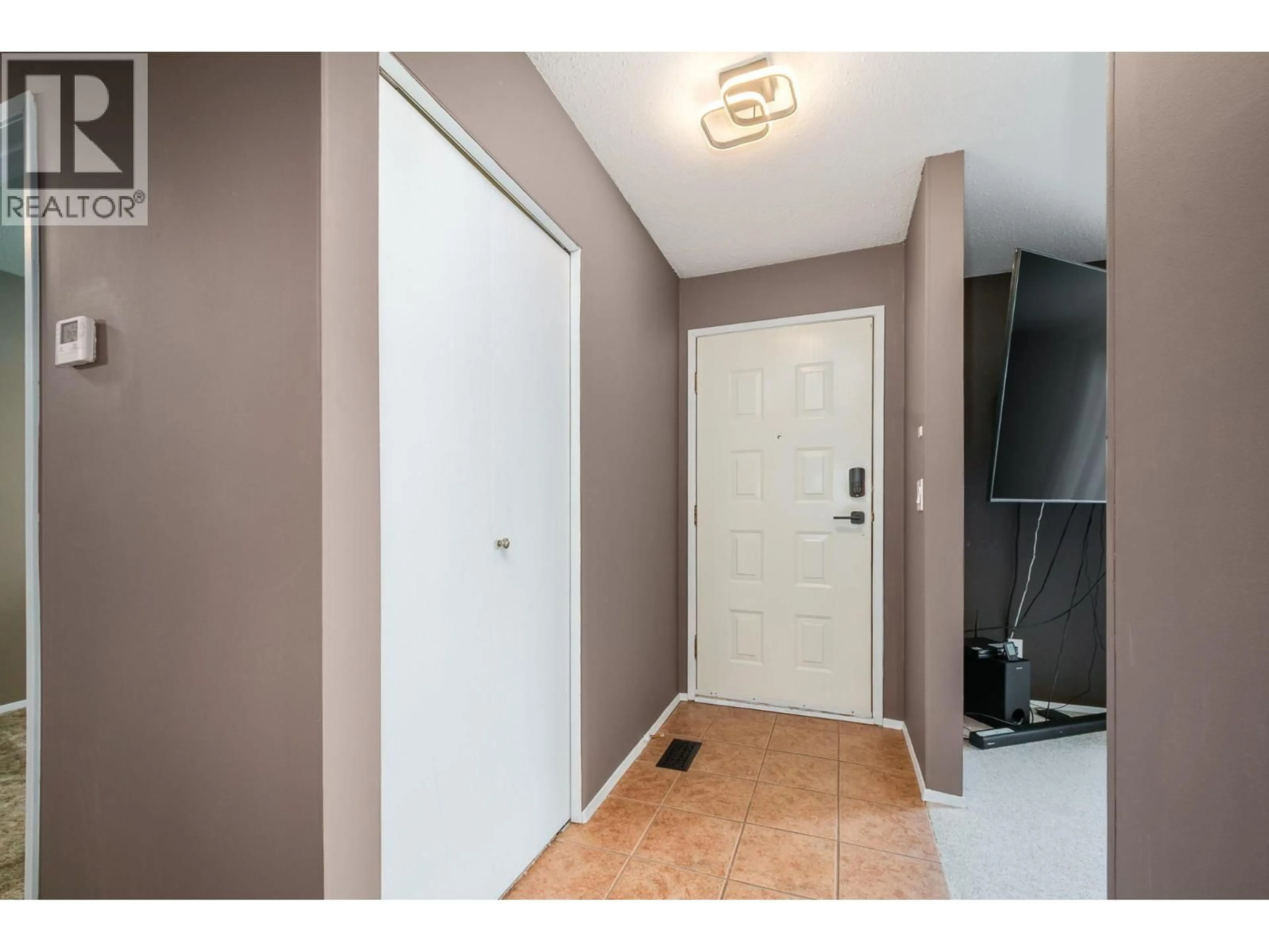 Indoor entryway for 195 FELIX ROAD, Kelowna British Columbia V1X6X8