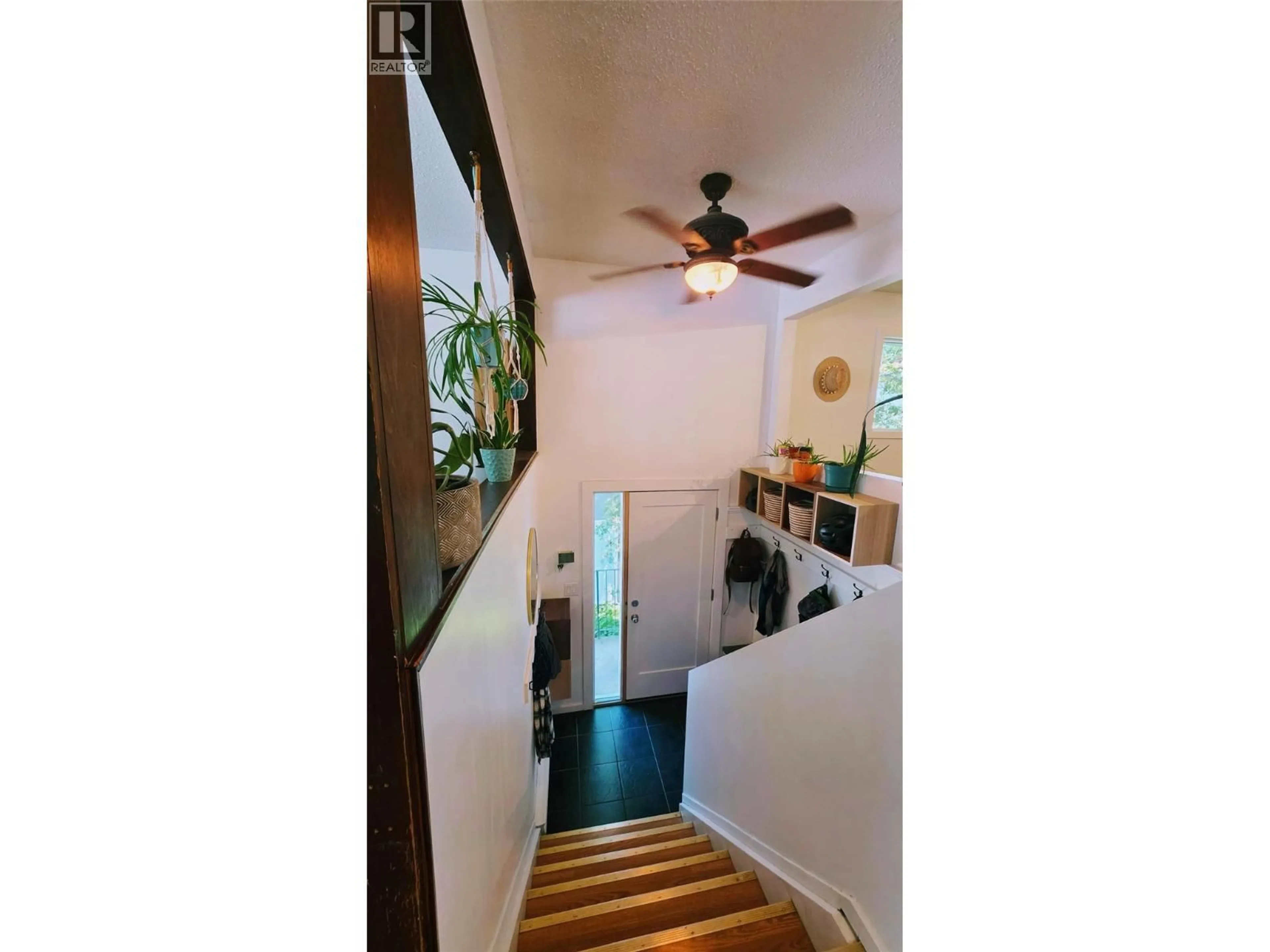 Indoor entryway for 1511 MCQUARRIE AVENUE, Nelson British Columbia V1L1C1