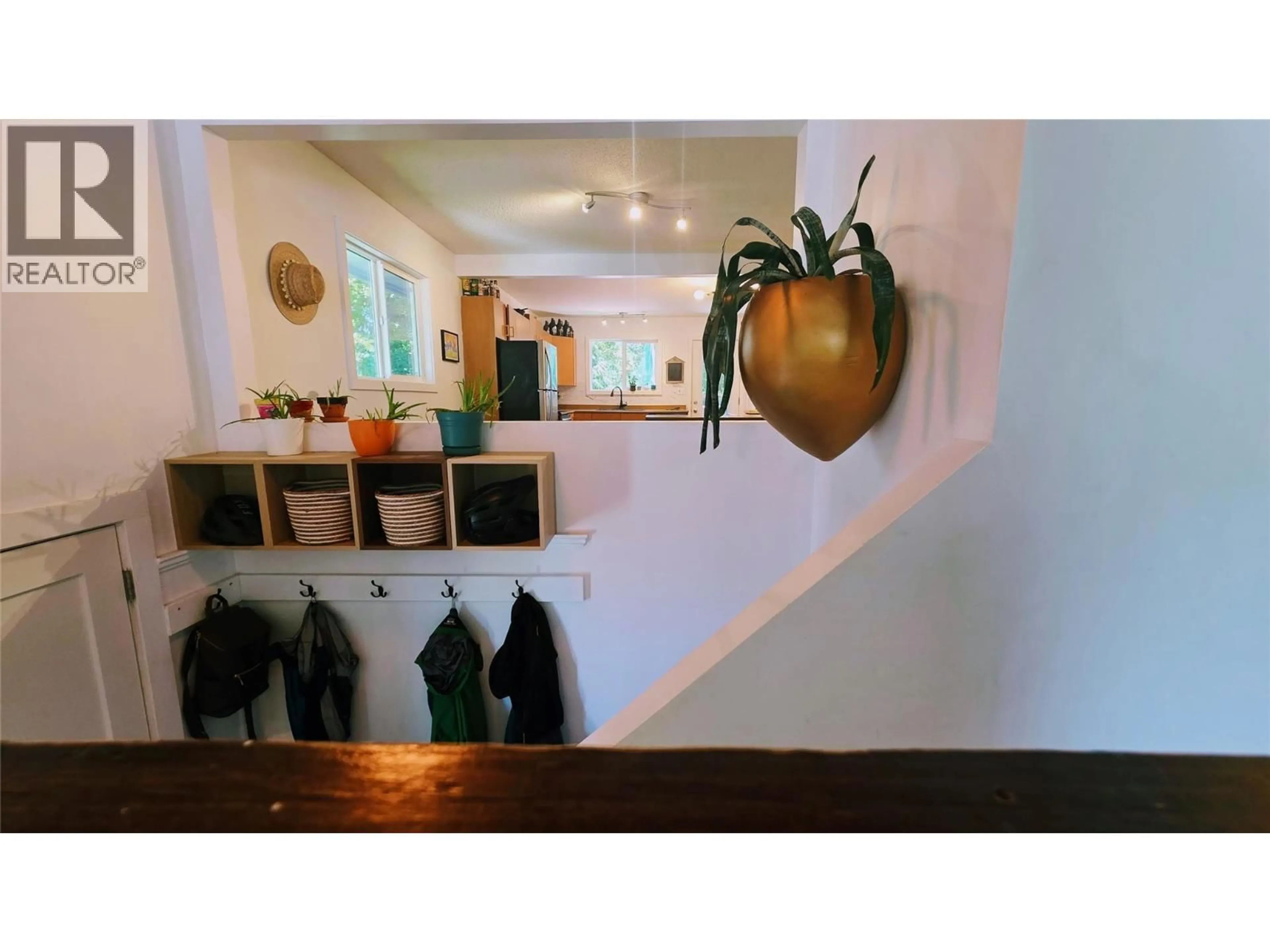 Indoor entryway for 1511 MCQUARRIE AVENUE, Nelson British Columbia V1L1C1