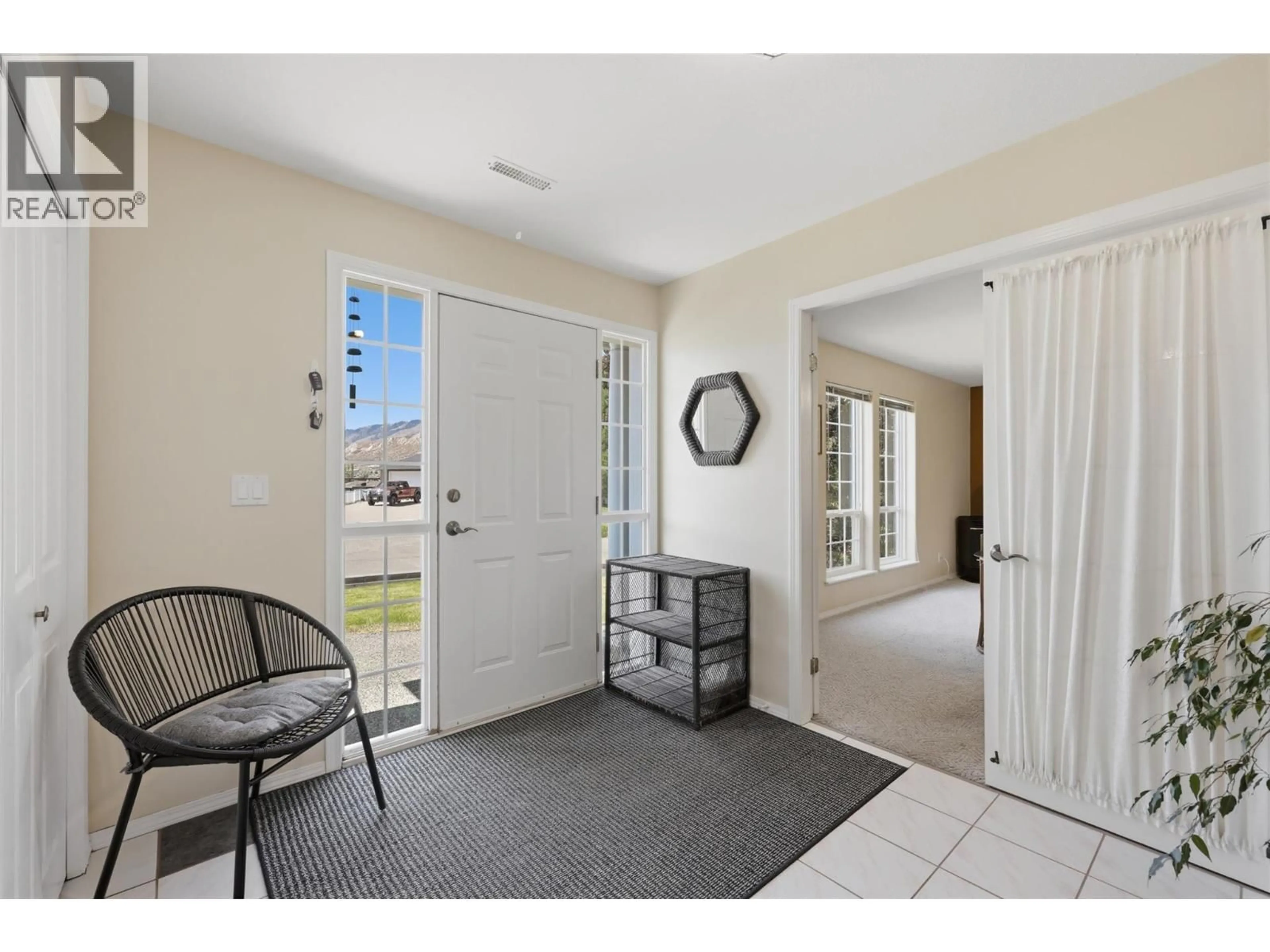 Indoor entryway for 102 PEARSE PLACE, Kamloops British Columbia V2C4V5