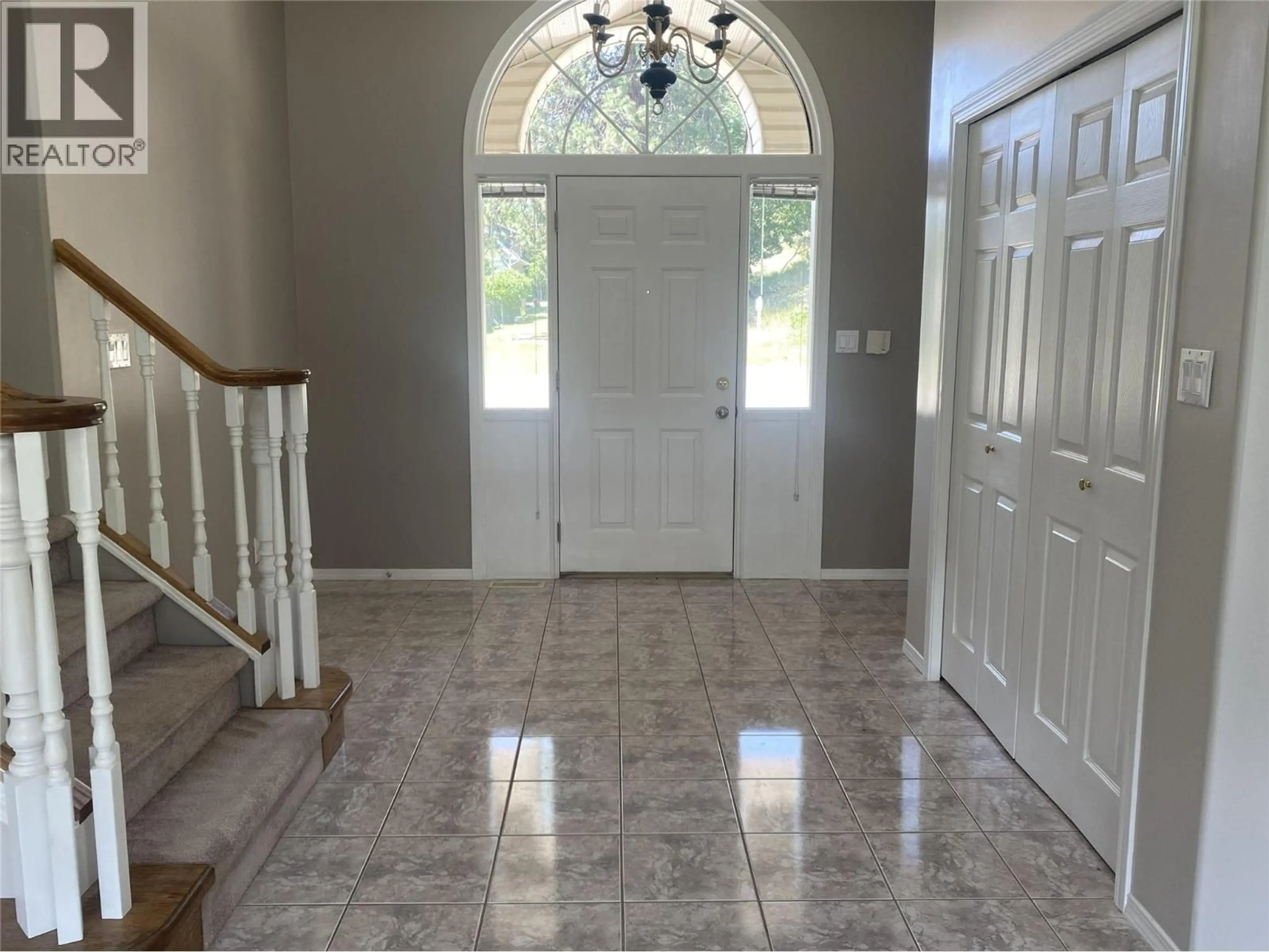 Indoor entryway for 7594 2ND STREET, Grand Forks British Columbia V0H1H0