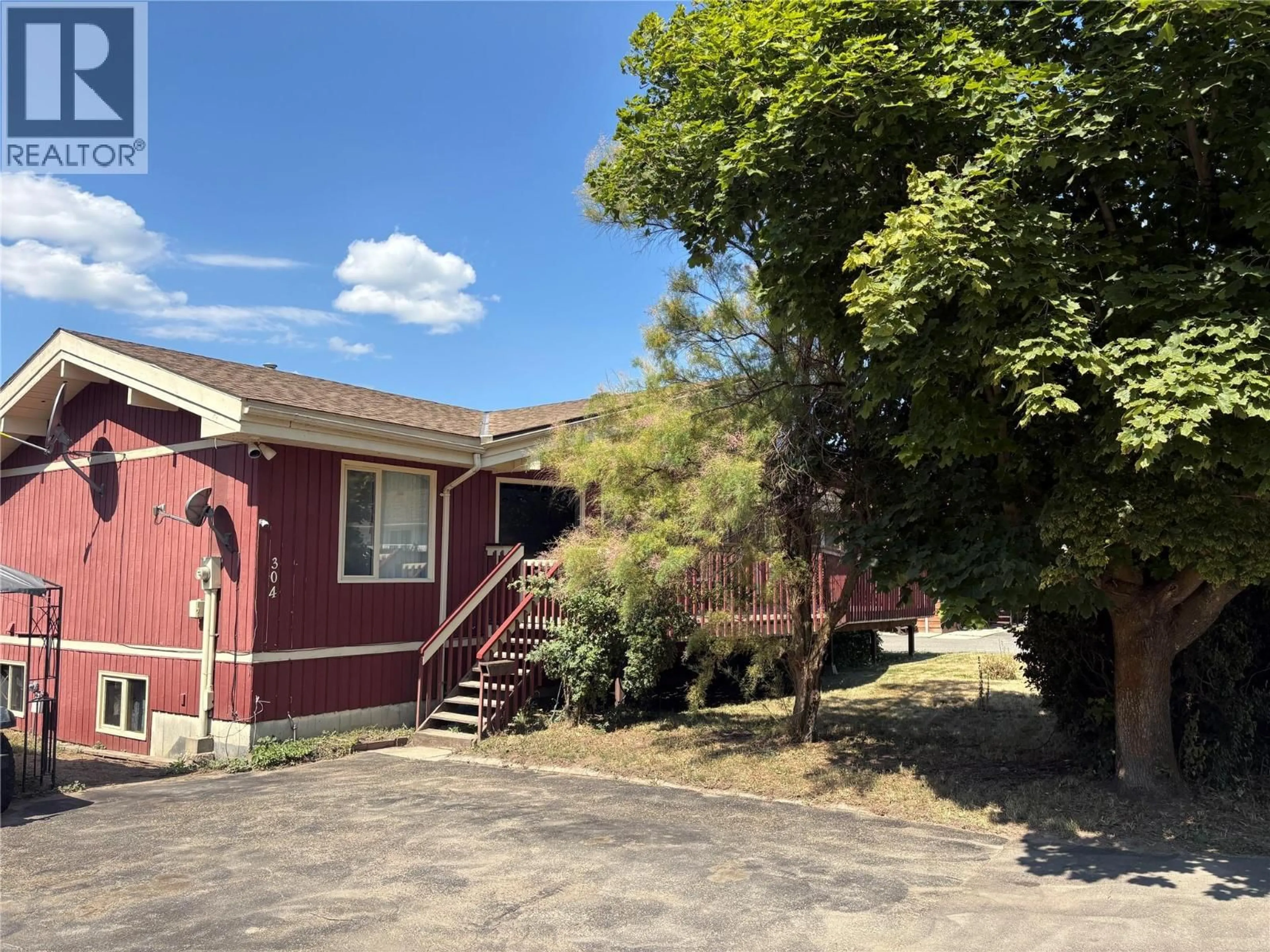 A pic from outside/outdoor area/front of a property/back of a property/a pic from drone, street for 304 BROOKE DRIVE, Chase British Columbia V0E1M0