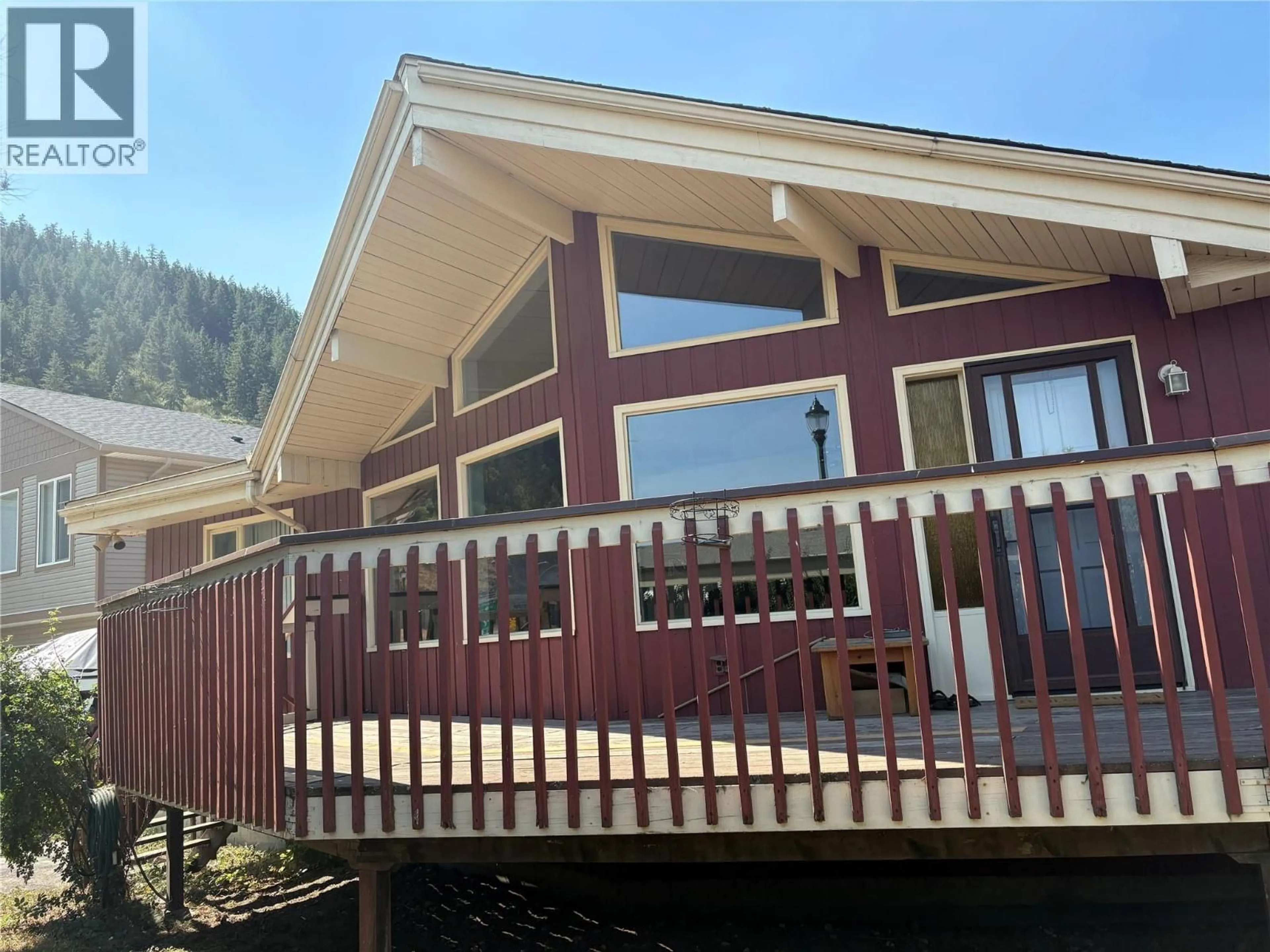 Home with vinyl exterior material, mountain view for 304 BROOKE DRIVE, Chase British Columbia V0E1M0