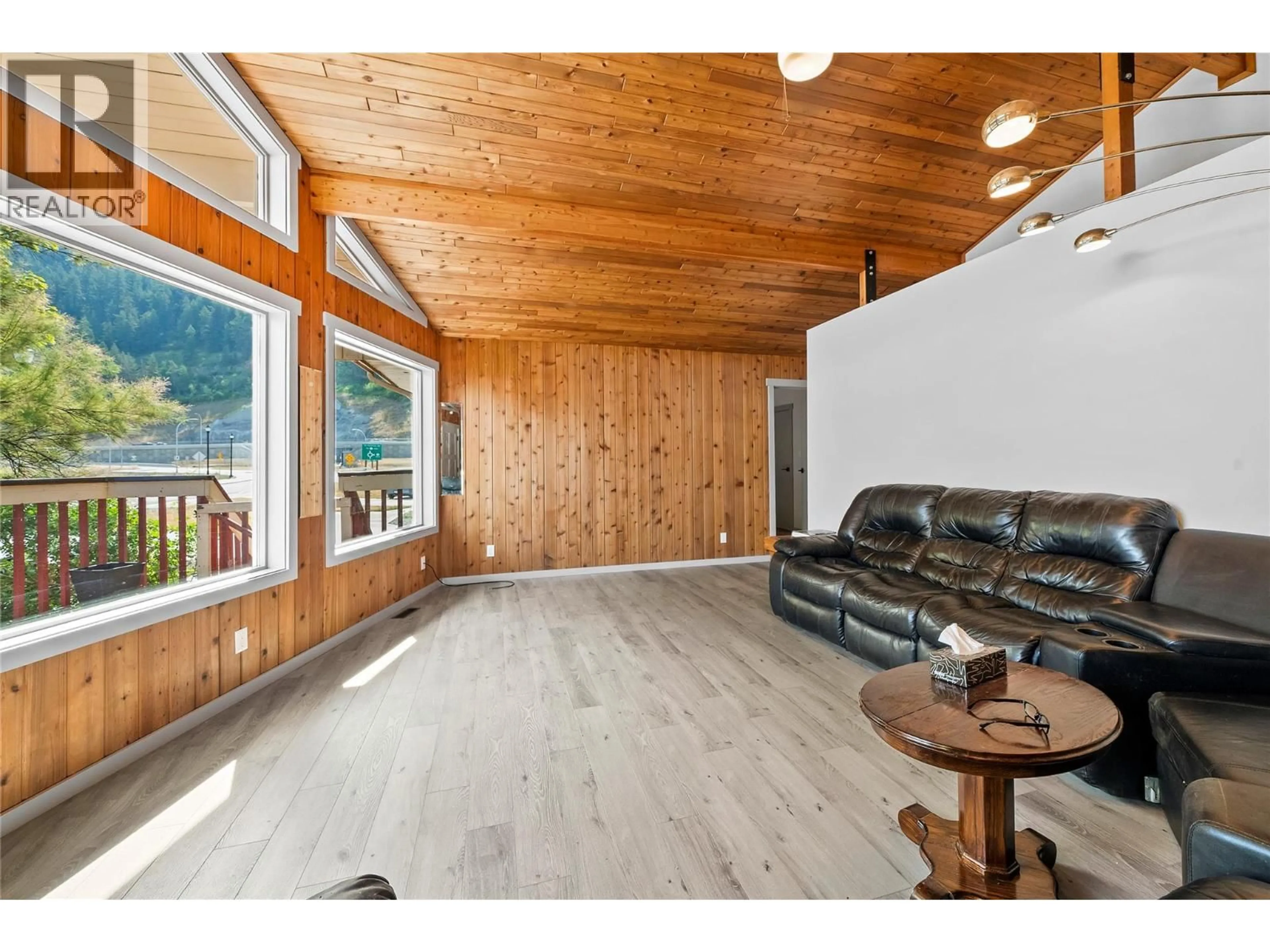 Living room with furniture, wood/laminate floor for 304 BROOKE DRIVE, Chase British Columbia V0E1M0