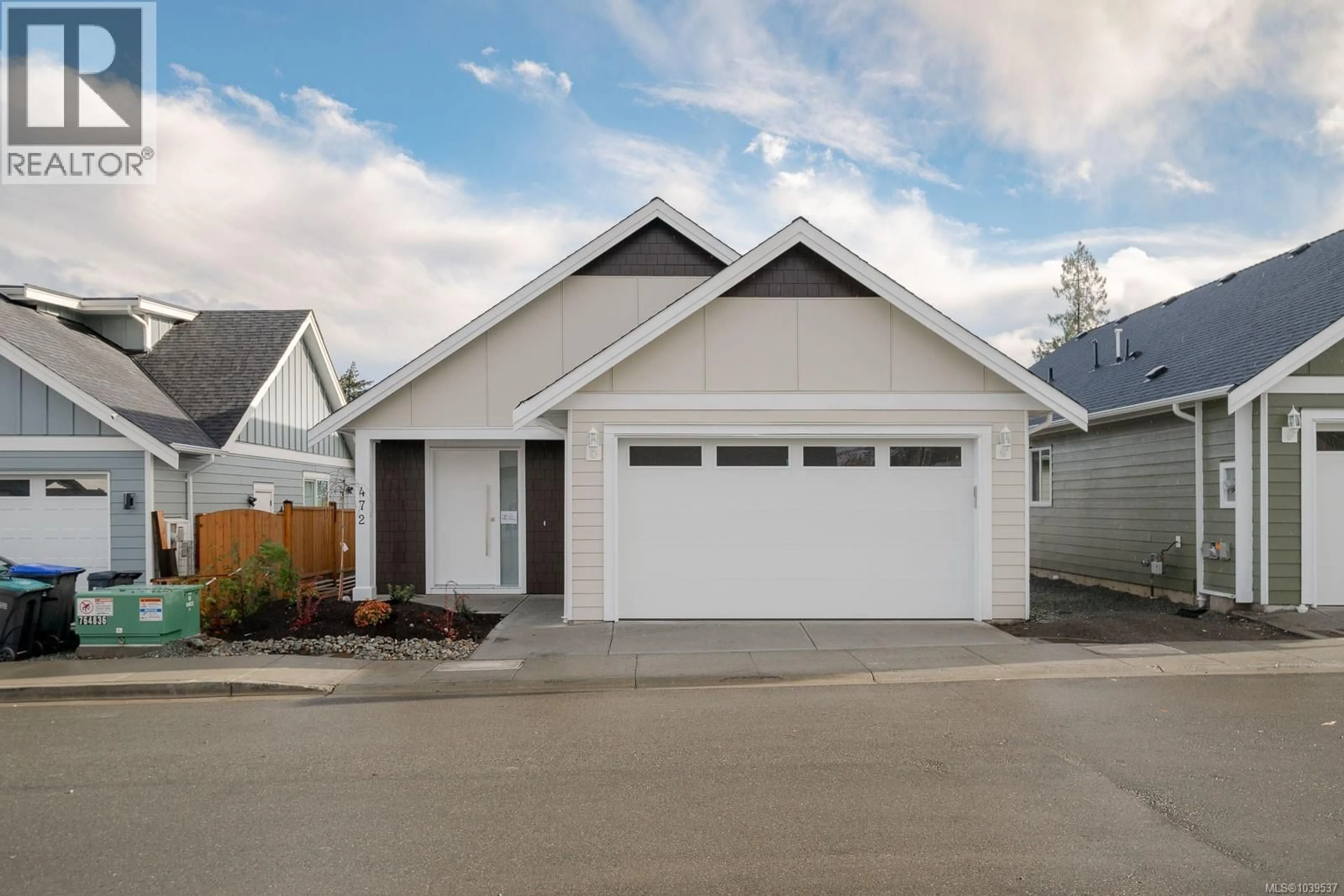 Home with vinyl exterior material, street for 472 HAMPSTEAD STREET, Parksville British Columbia V9P0G5