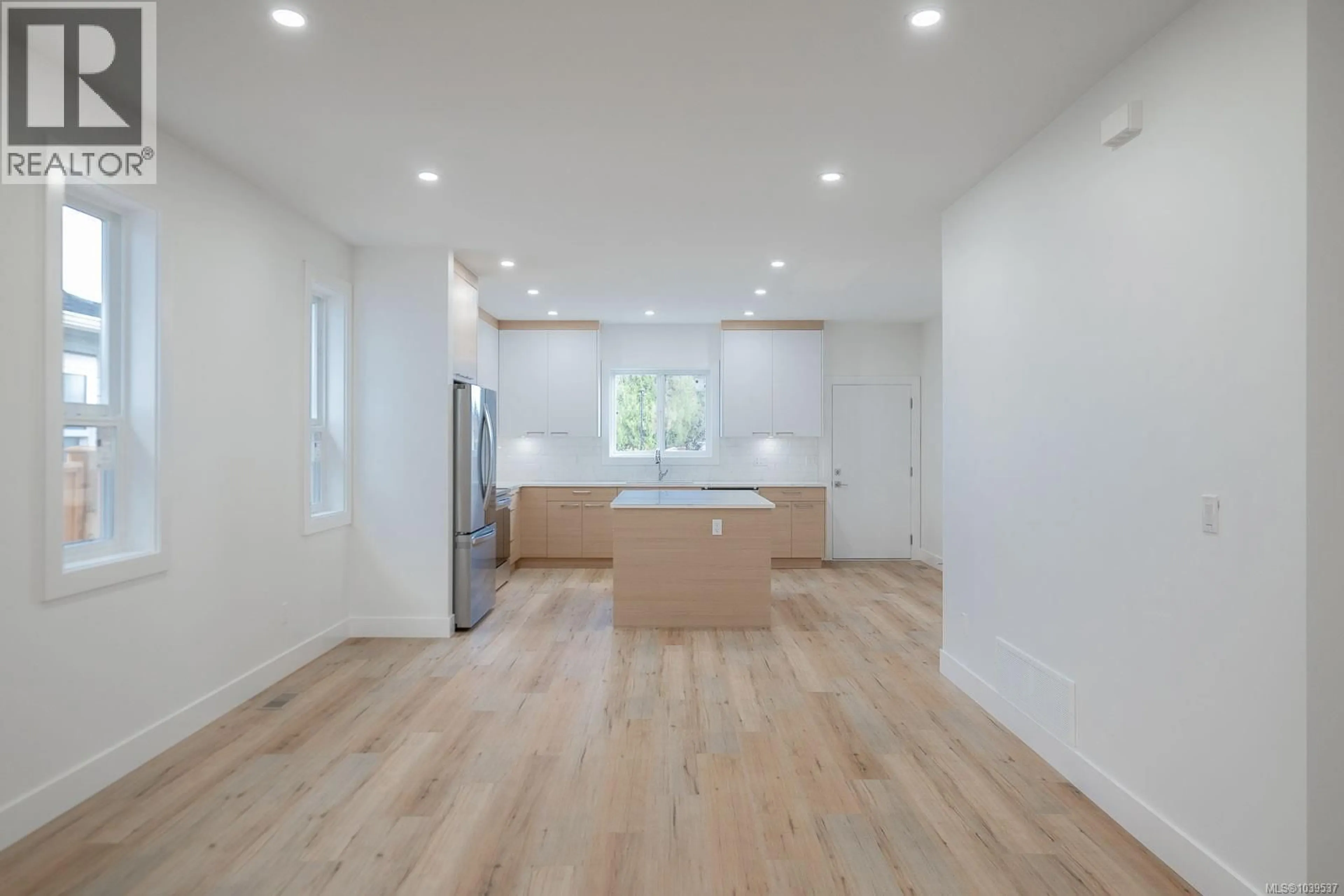 Open concept kitchen, wood/laminate floor for 472 HAMPSTEAD STREET, Parksville British Columbia V9P0G5