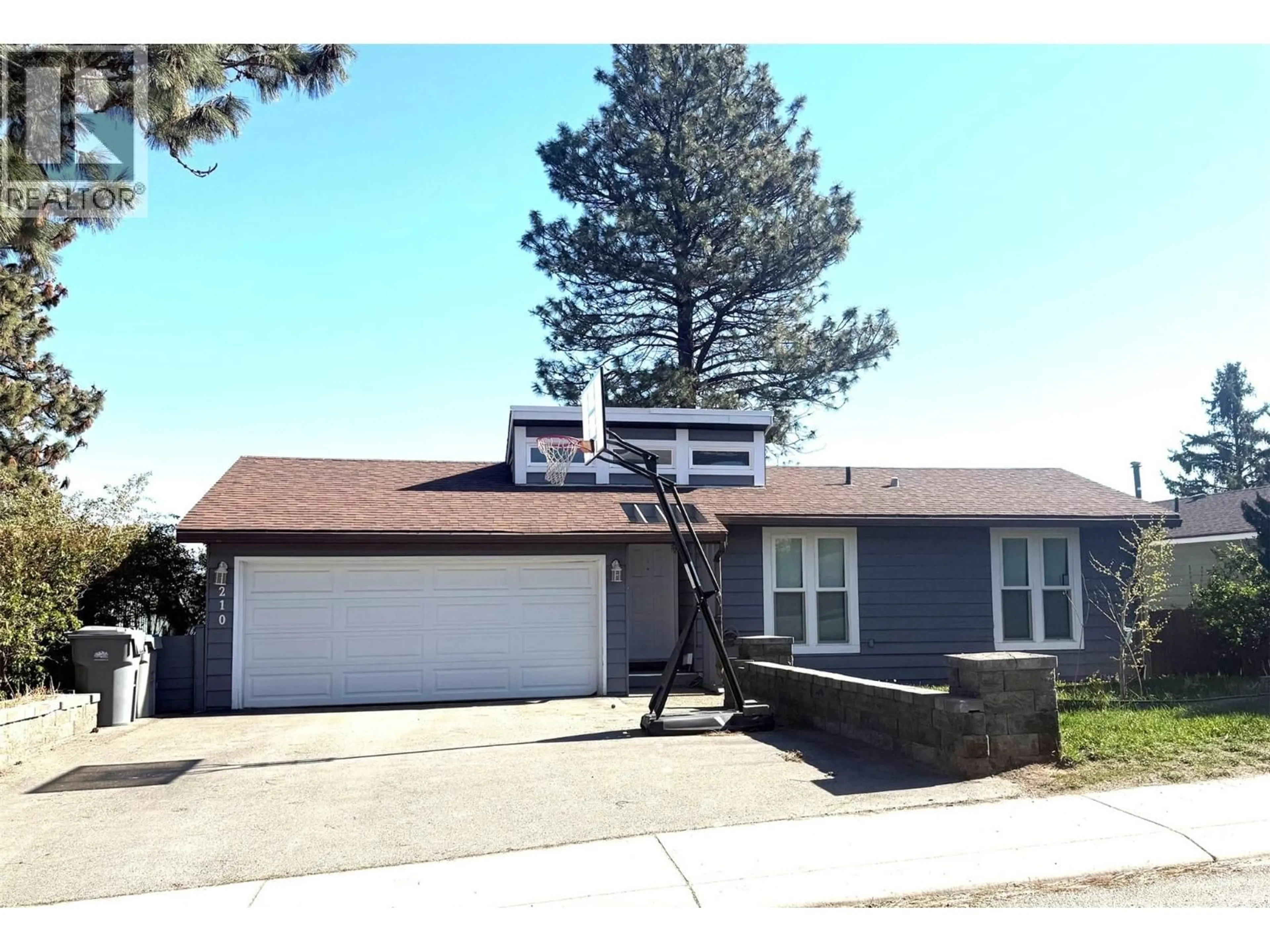 Home with vinyl exterior material, street for 210 ROBSON DRIVE, Kamloops British Columbia V2E1W1