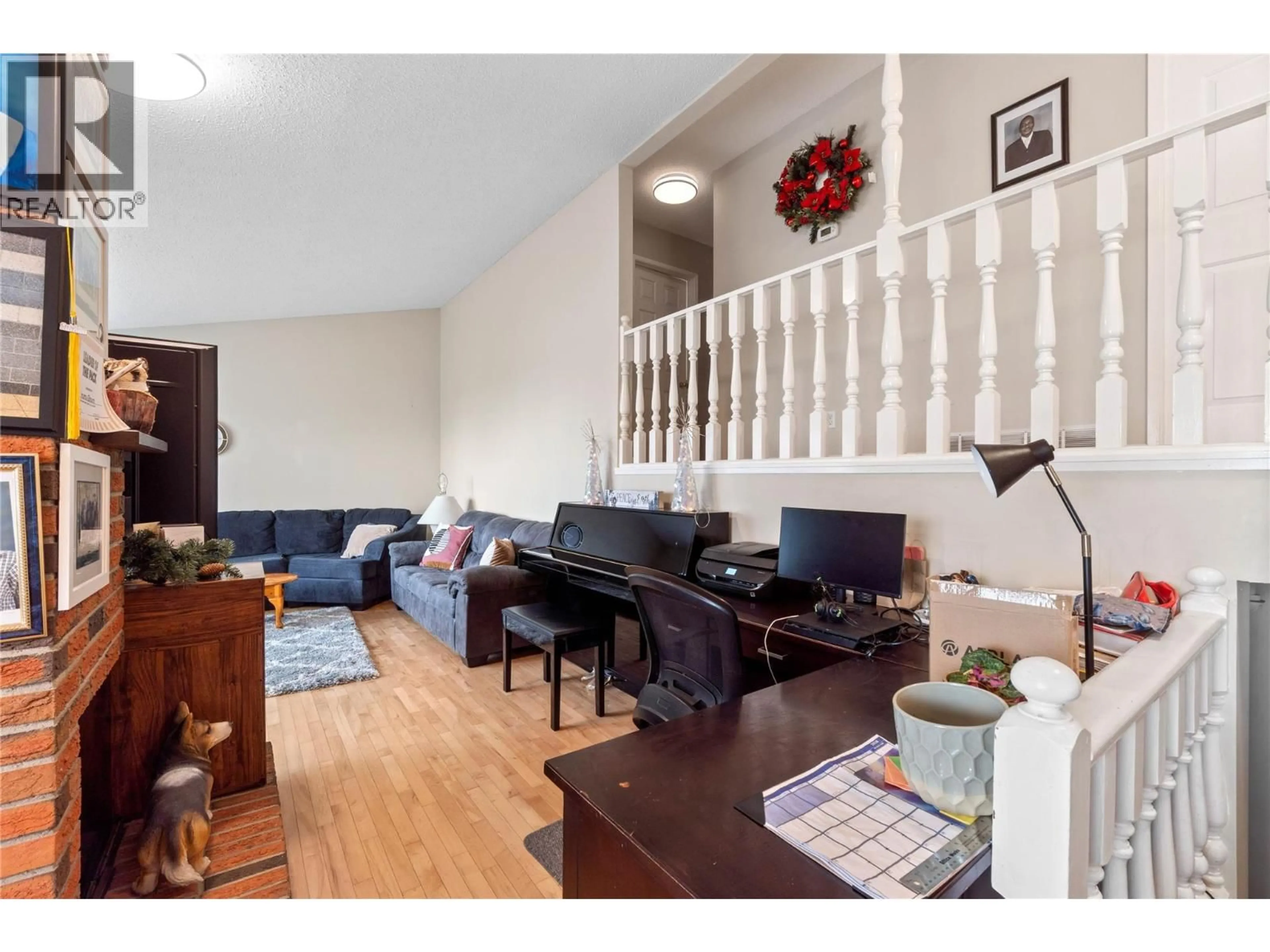Living room with furniture, wood/laminate floor for 210 ROBSON DRIVE, Kamloops British Columbia V2E1W1