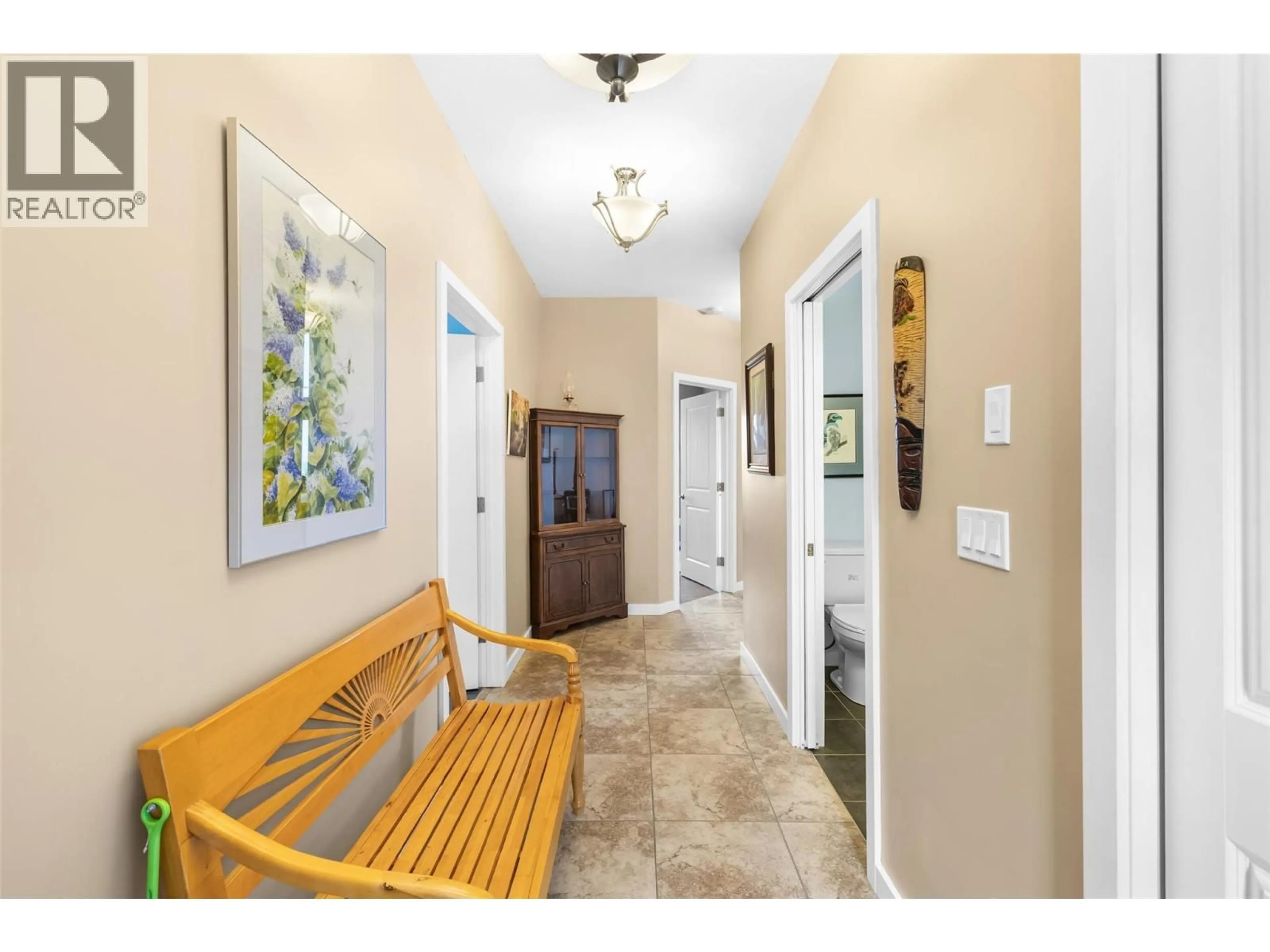 Indoor entryway for 1039 KOOTENAY PLACE, Creston British Columbia V0B1G3