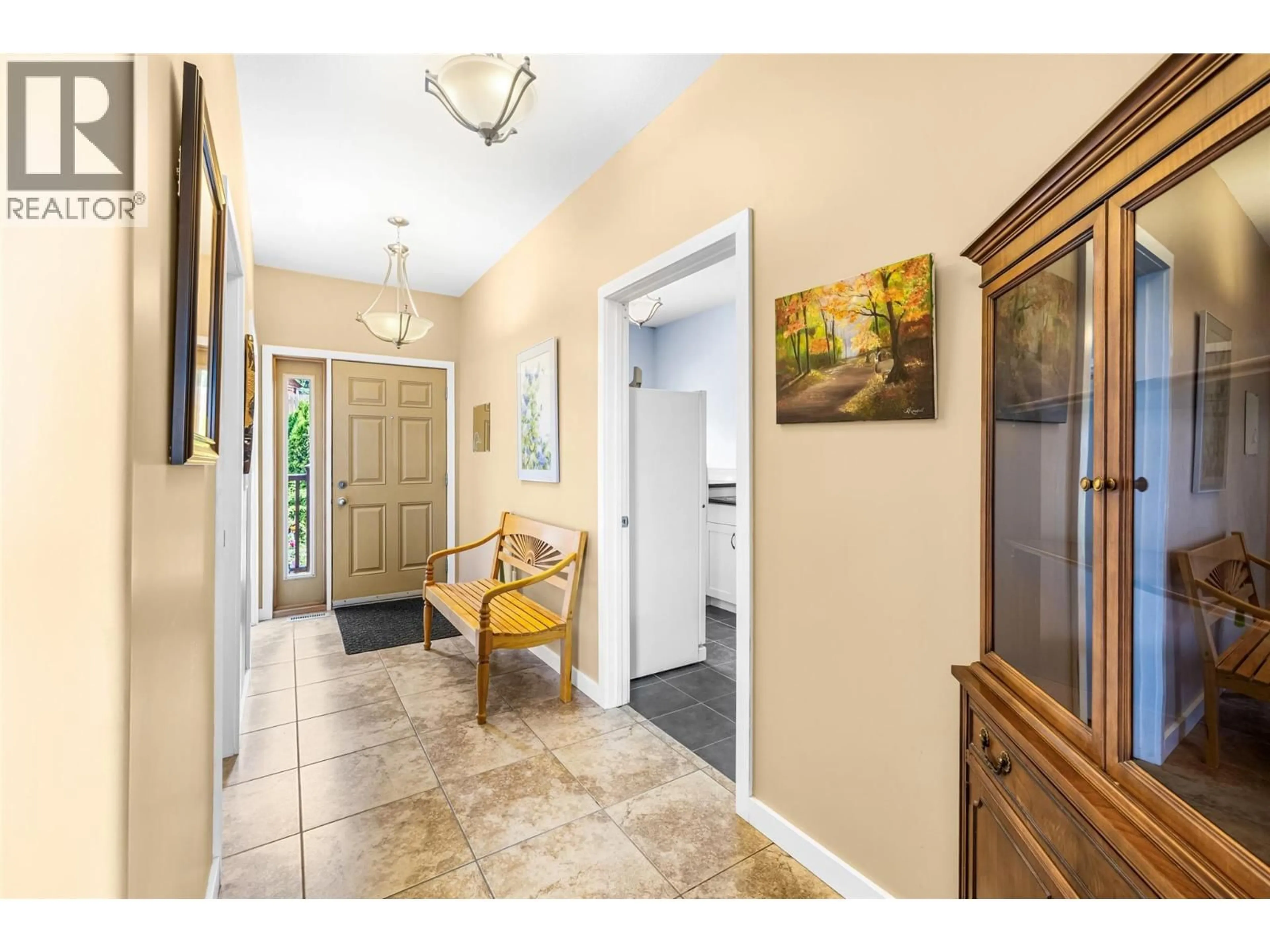 Indoor entryway for 1039 KOOTENAY PLACE, Creston British Columbia V0B1G3