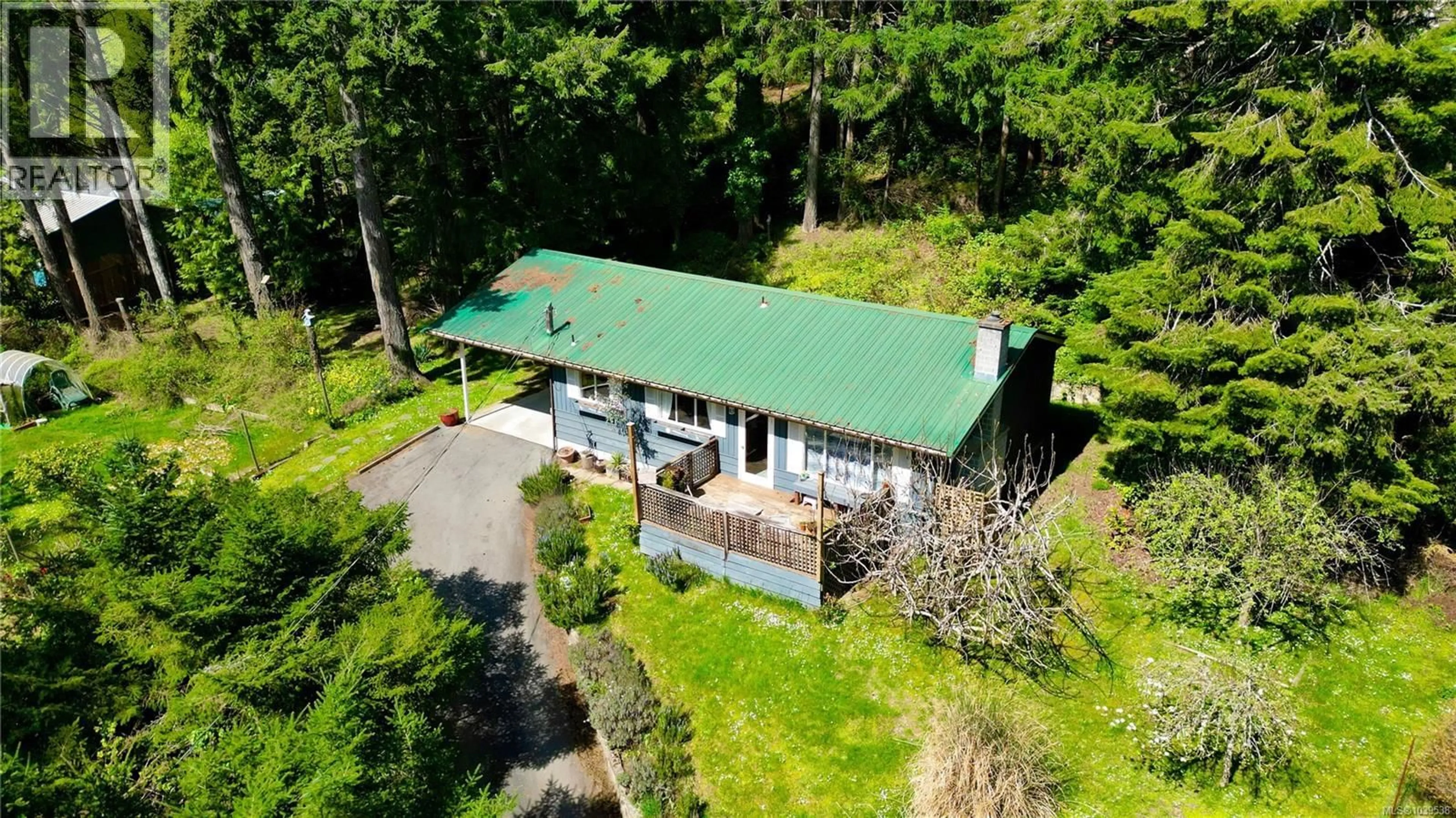 A pic from outside/outdoor area/front of a property/back of a property/a pic from drone, building for 201 HARRISON AVENUE NORTHWEST, Salt Spring British Columbia V8K2N3