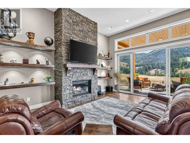 1084 STOCKLEY STREET, Kelowna 4