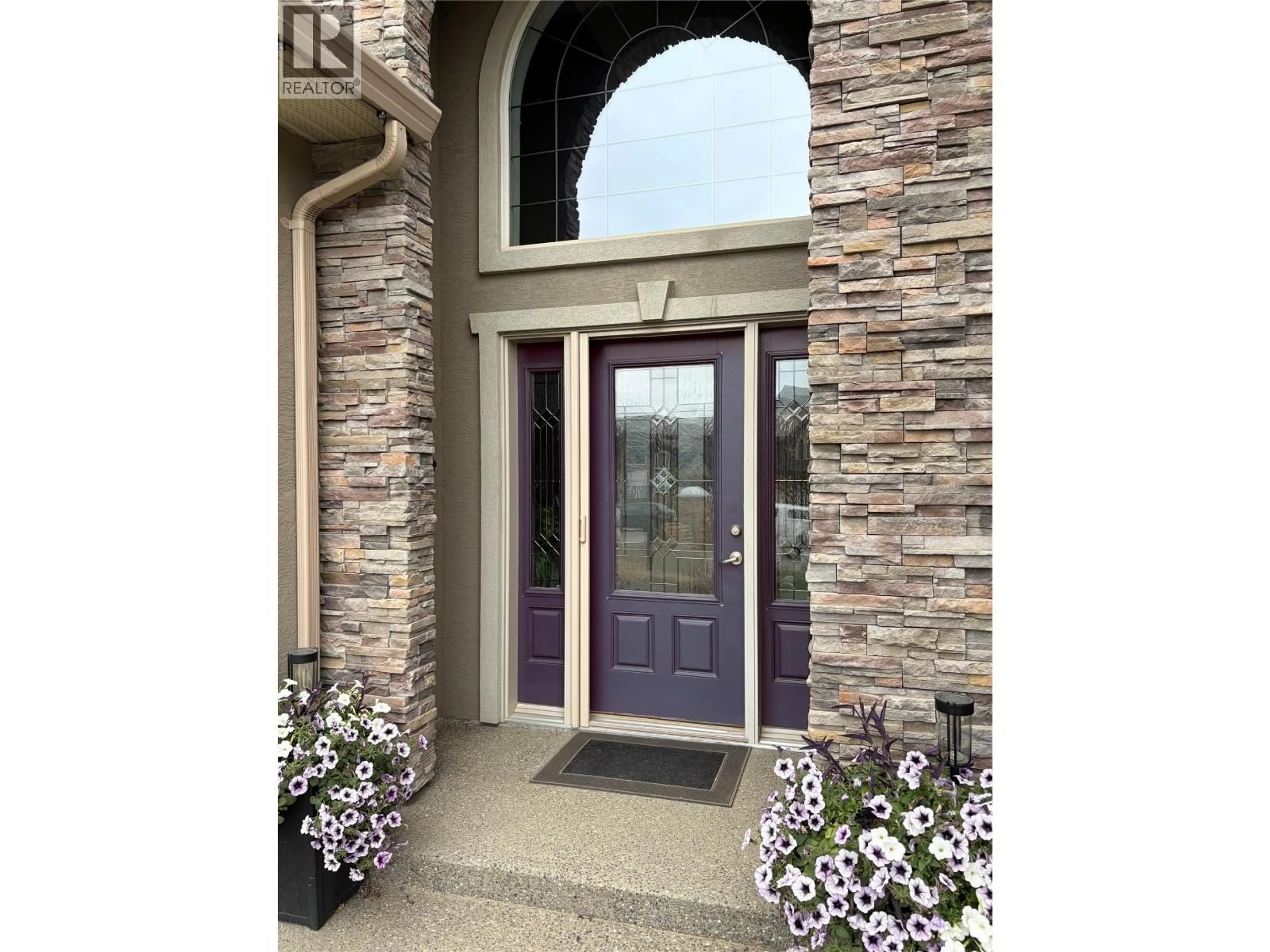 Indoor entryway for 988 ARLINGTON COURT, Kamloops British Columbia V2B8T4