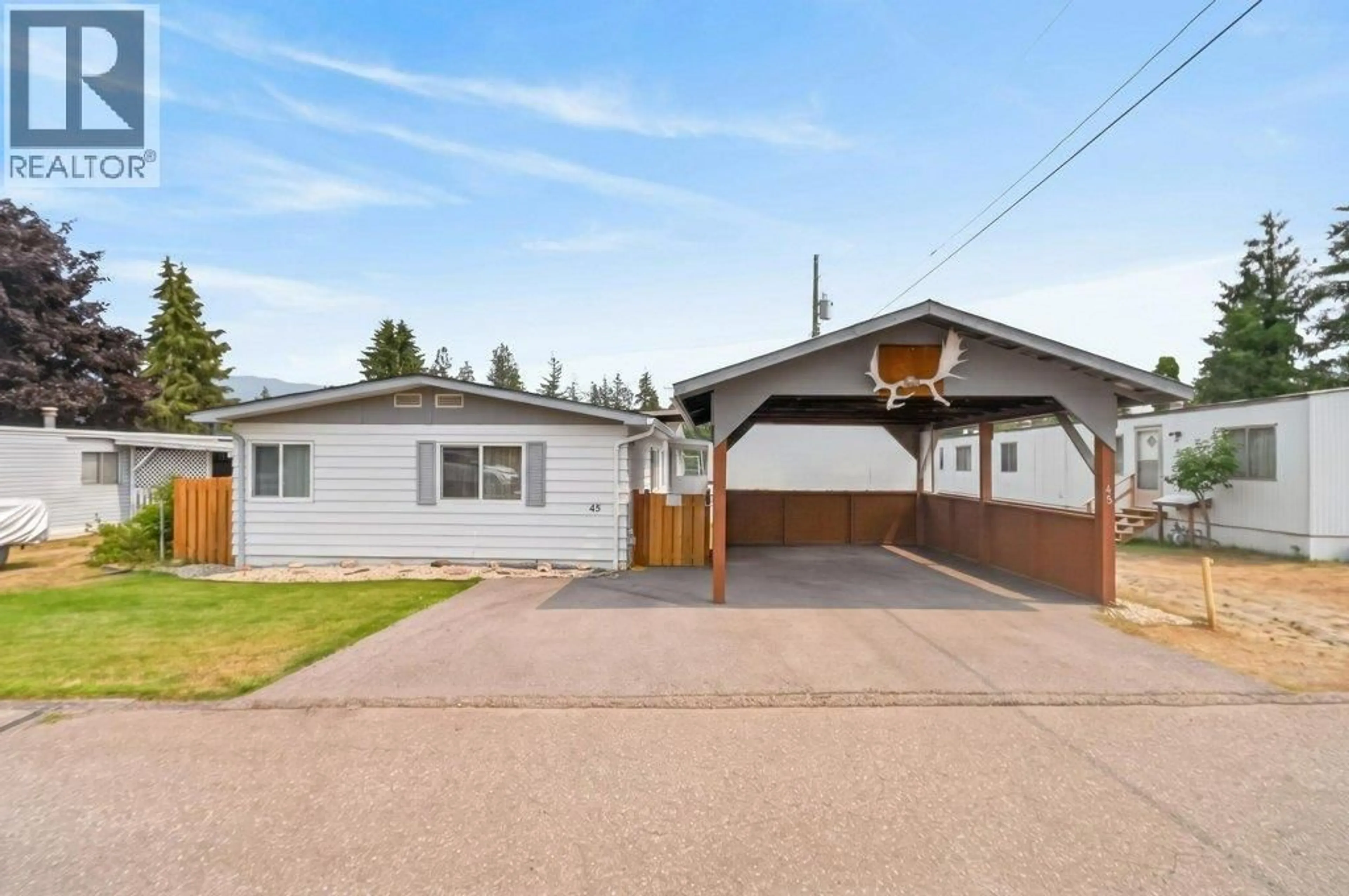 Home with vinyl exterior material, street for 45 - 1361 30 STREET SOUTHEAST, Salmon Arm British Columbia V1E2N4