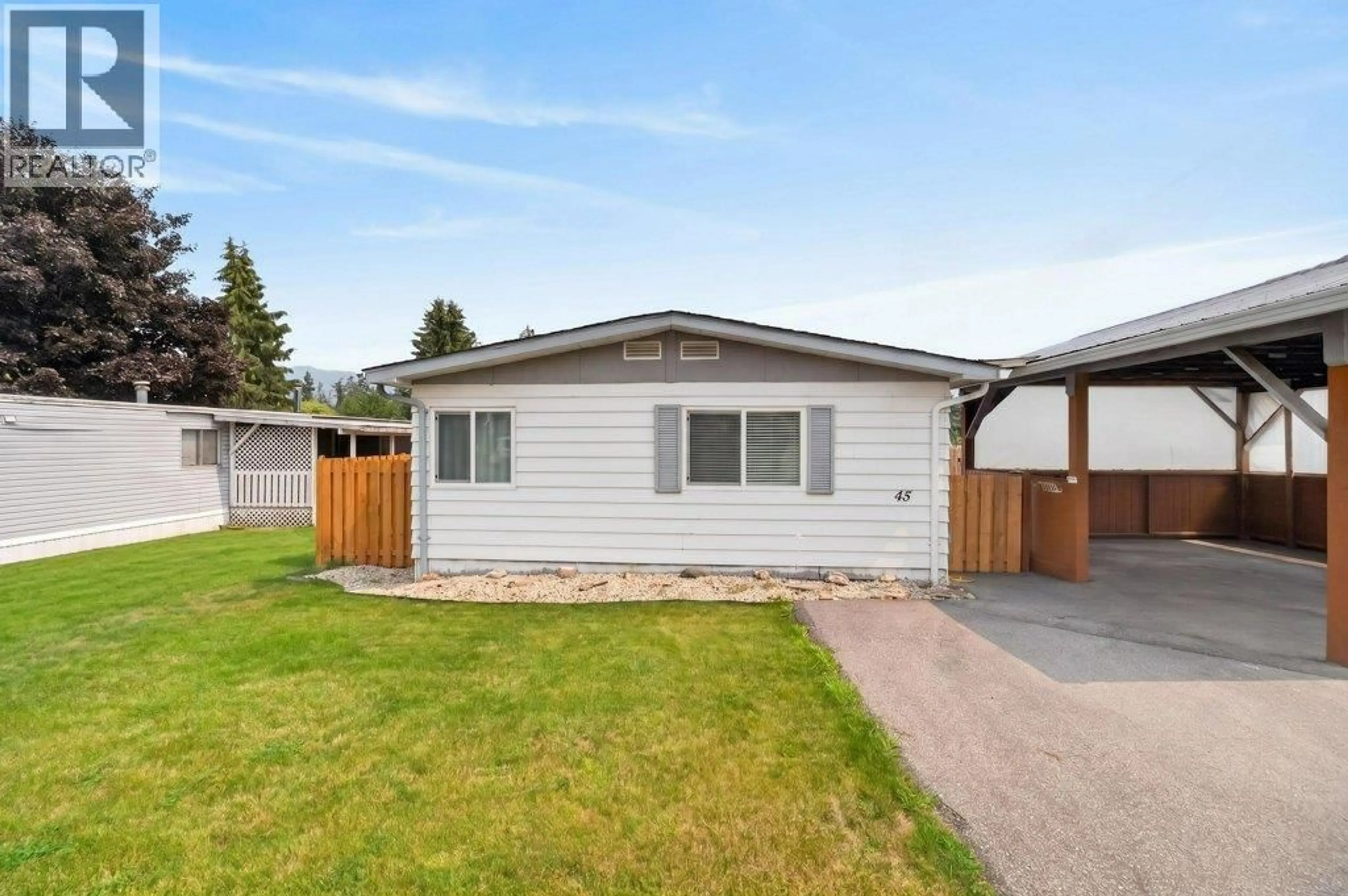Home with vinyl exterior material, street for 45 - 1361 30 STREET SOUTHEAST, Salmon Arm British Columbia V1E2N4