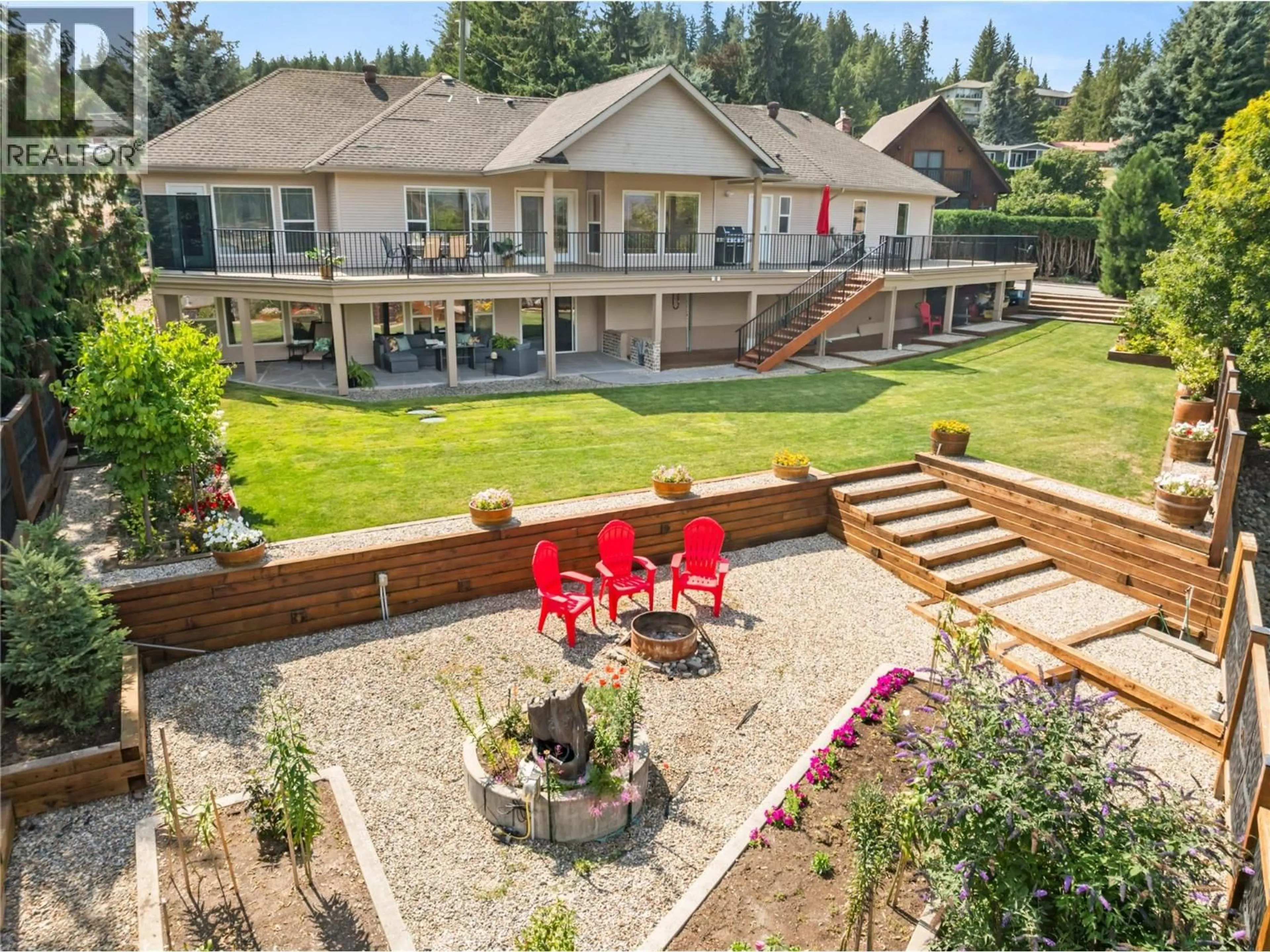 A pic from outside/outdoor area/front of a property/back of a property/a pic from drone, unknown for 2459 MARINE PLACE, Blind Bay British Columbia V0E1H1