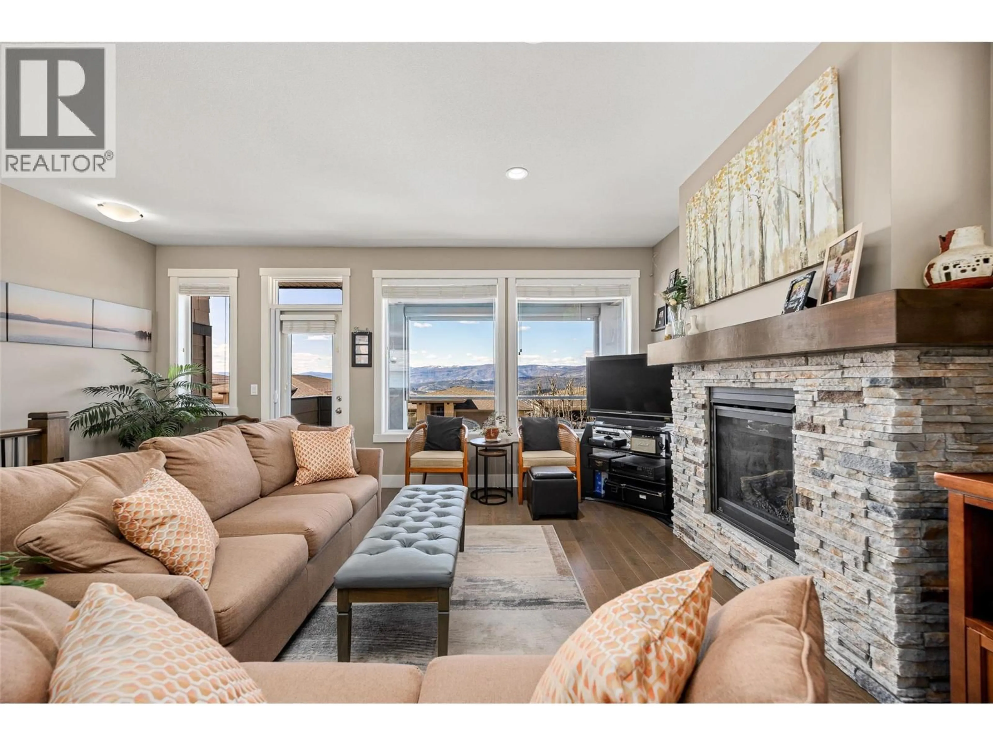 Living room with furniture, unknown for 1789 TOWER RANCH DRIVE, Kelowna British Columbia V1P1T2