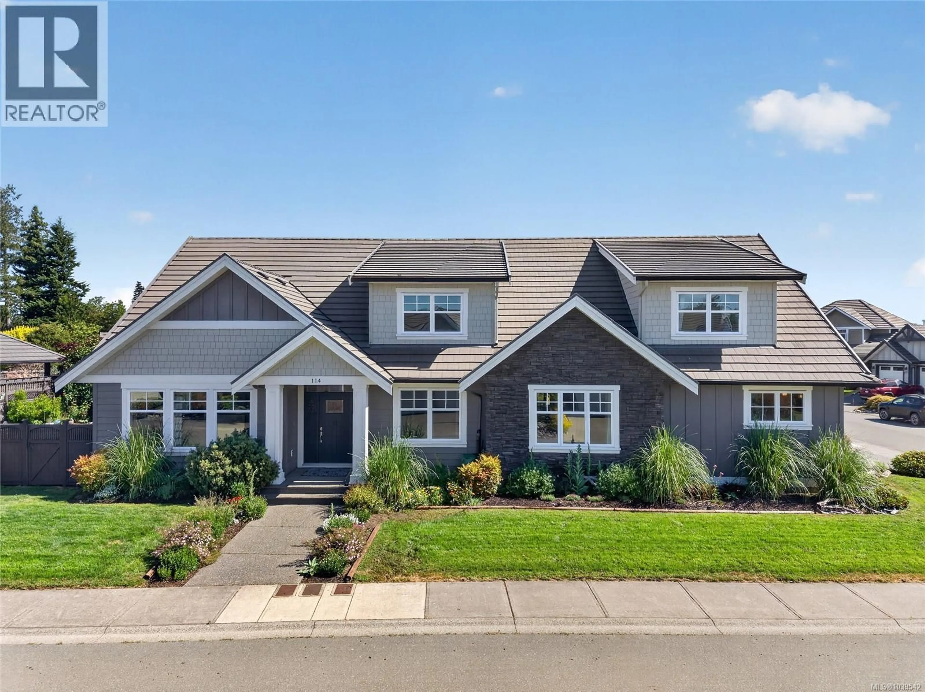 Home with vinyl exterior material, street for 114 - 1290 CROWN ISLE DRIVE, Courtenay British Columbia V9N0B8