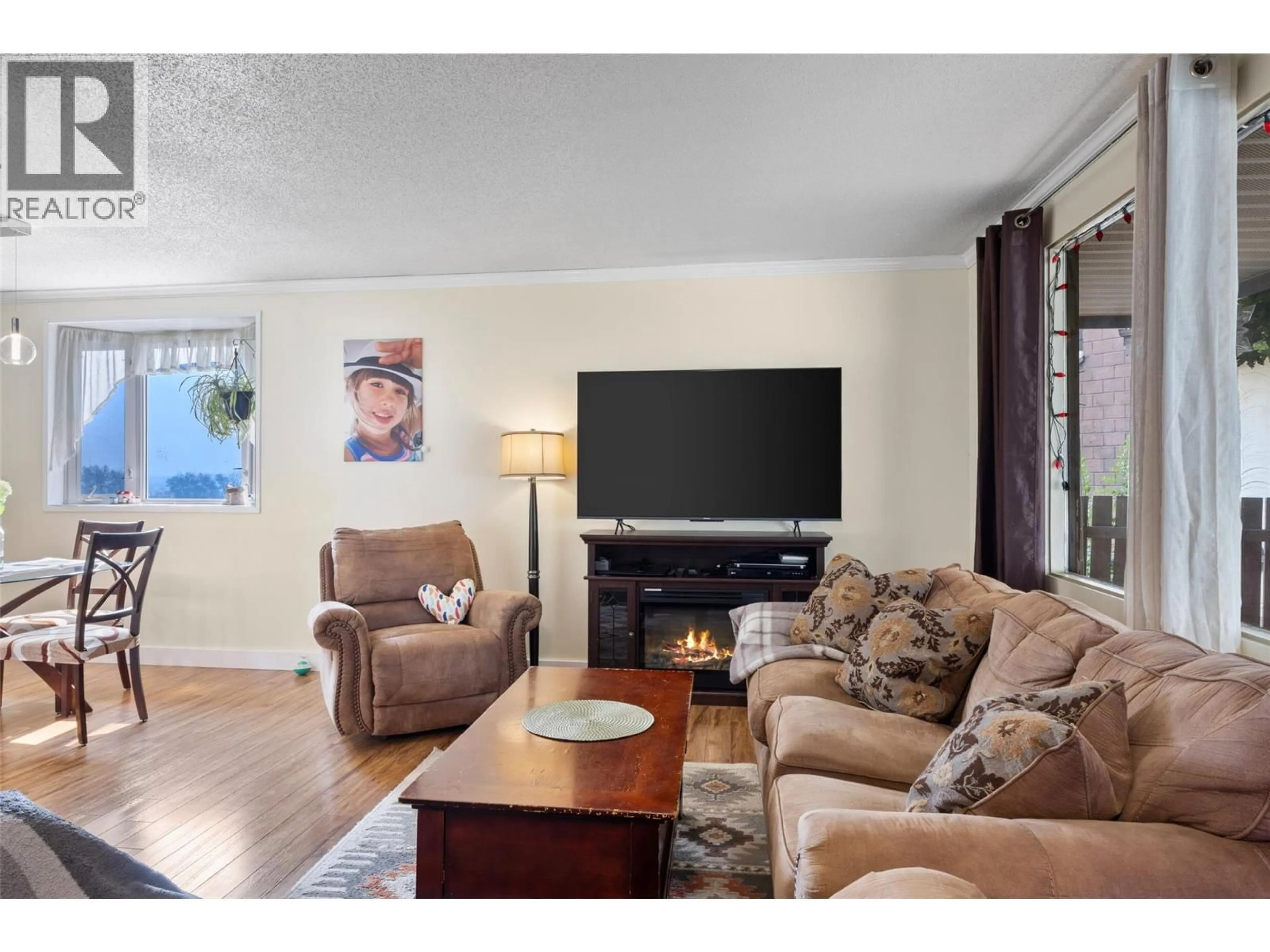 Living room with furniture, wood/laminate floor for 2199 PERRYVILLE PLACE, Kamloops British Columbia V2B7Y1