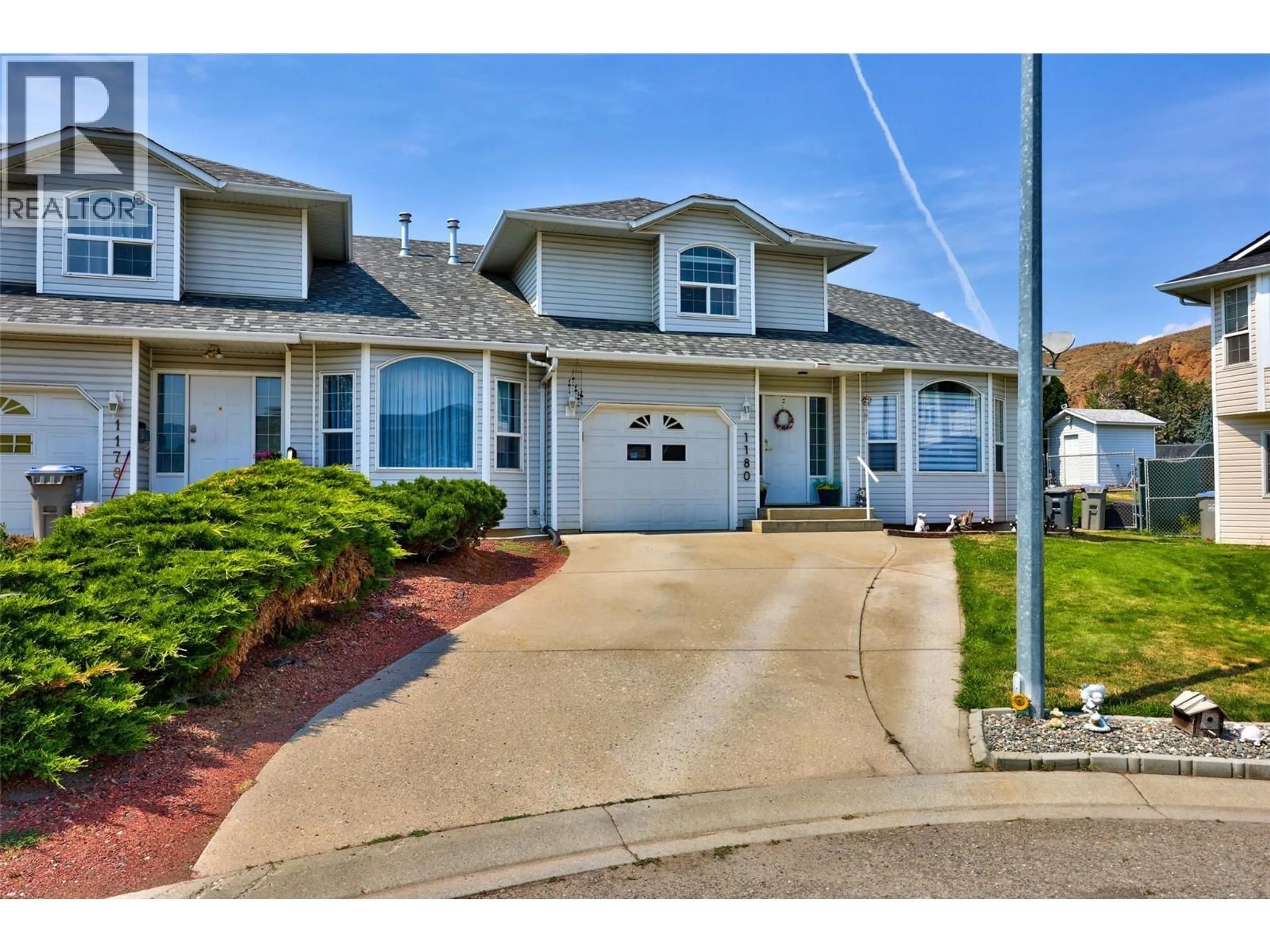 Home with vinyl exterior material, street for 1180 LAROQUE STREET, Kamloops British Columbia V2B8M5