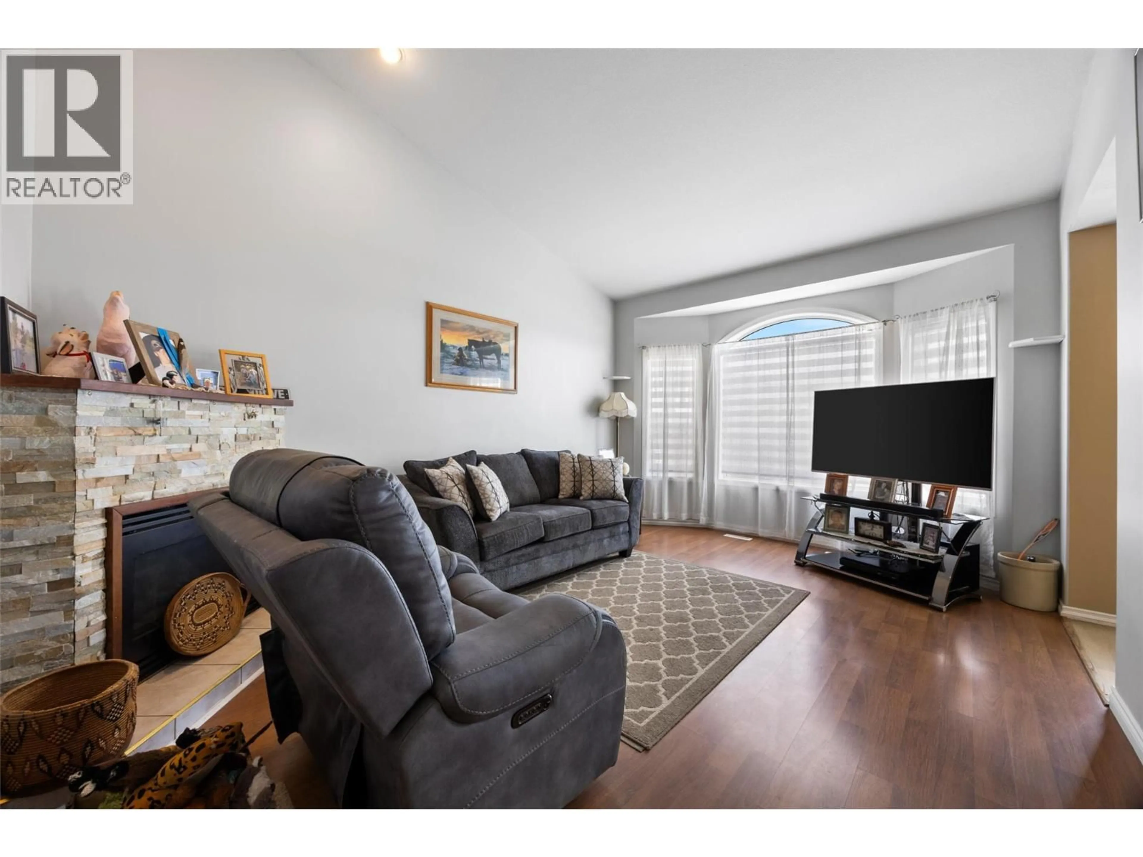 Living room with furniture, unknown for 1180 LAROQUE STREET, Kamloops British Columbia V2B8M5