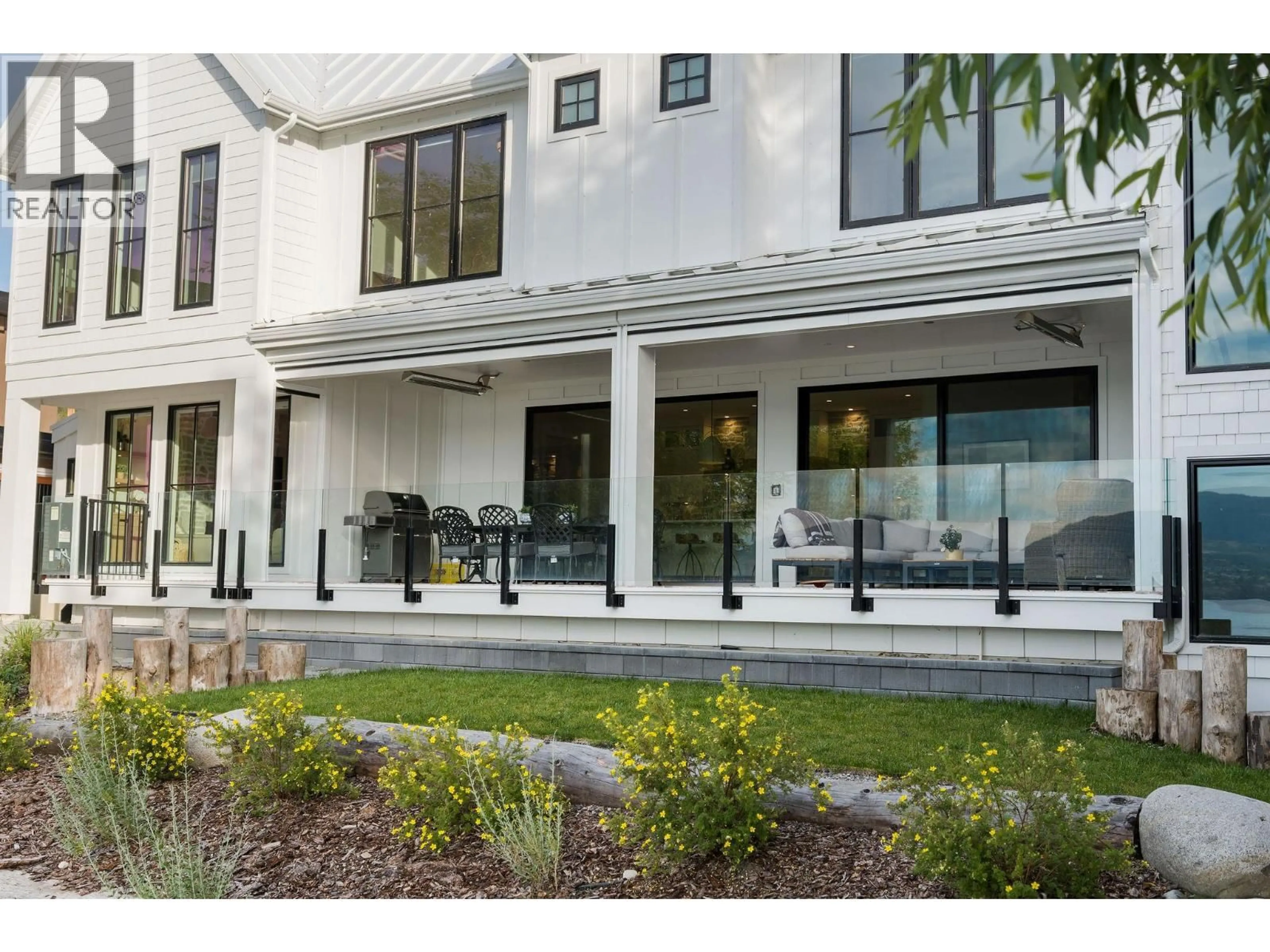 Patio, street for 5268 LAKESHORE ROAD, Kelowna British Columbia V1W4J3