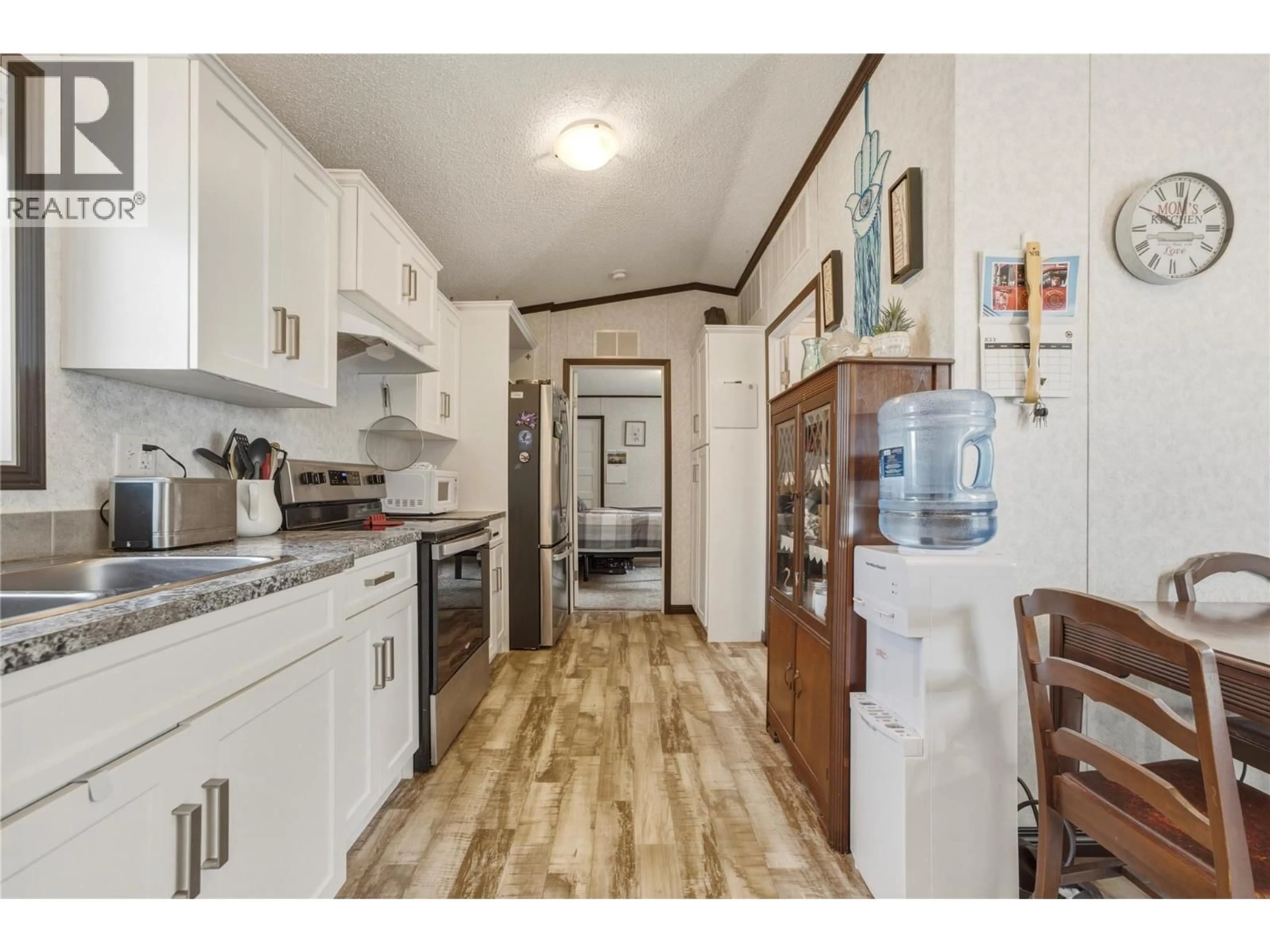 Standard kitchen, unknown for 8A - 934 HUTLEY ROAD, Spallumcheen British Columbia V4Y0R5
