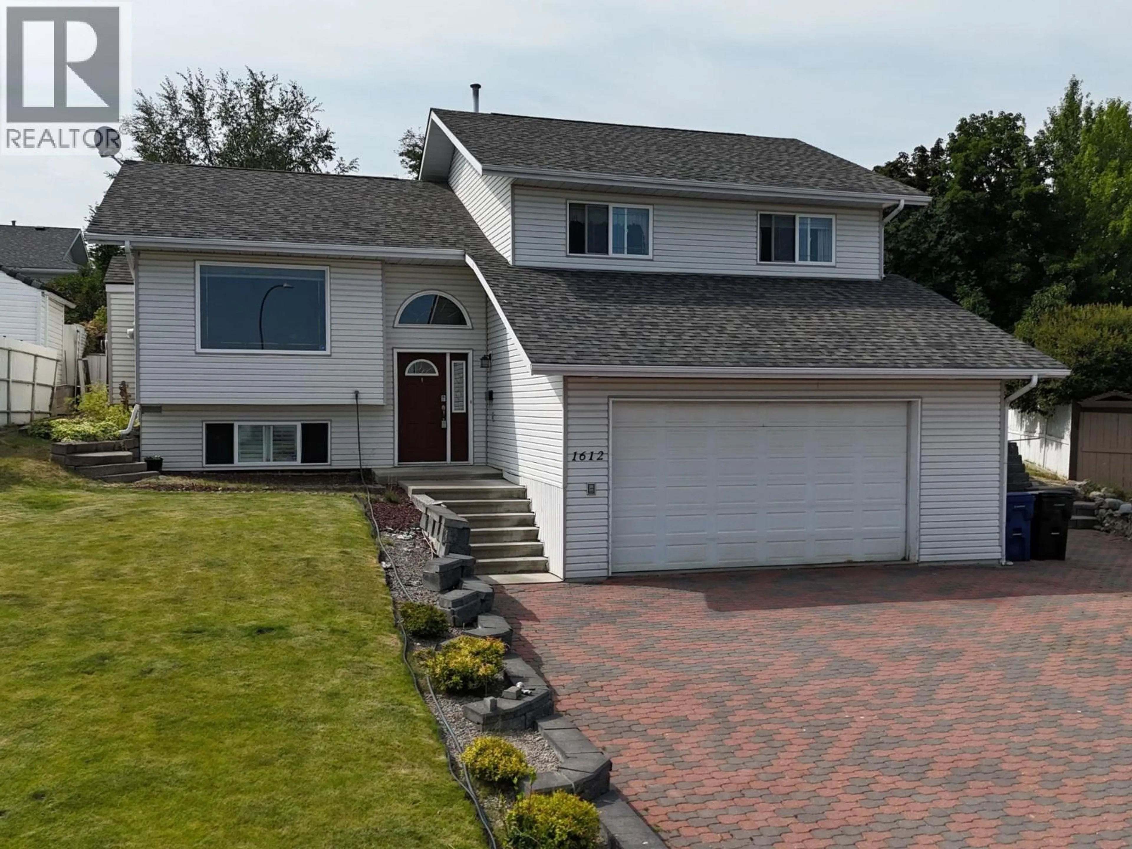 Home with vinyl exterior material, street for 1612 STAPLE CRESCENT, Cranbrook British Columbia V1C6J1