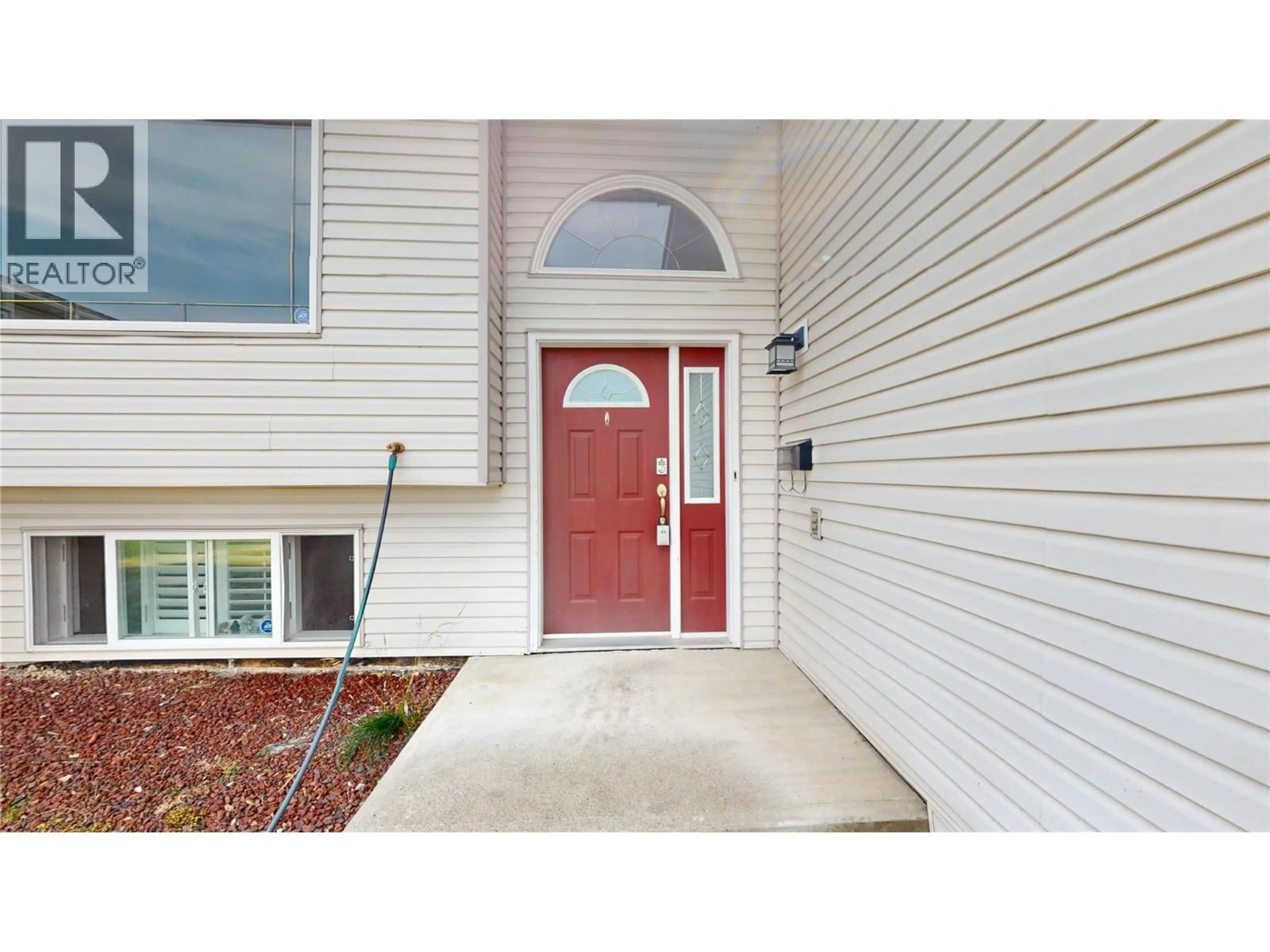 Indoor entryway for 1612 STAPLE CRESCENT, Cranbrook British Columbia V1C6J1