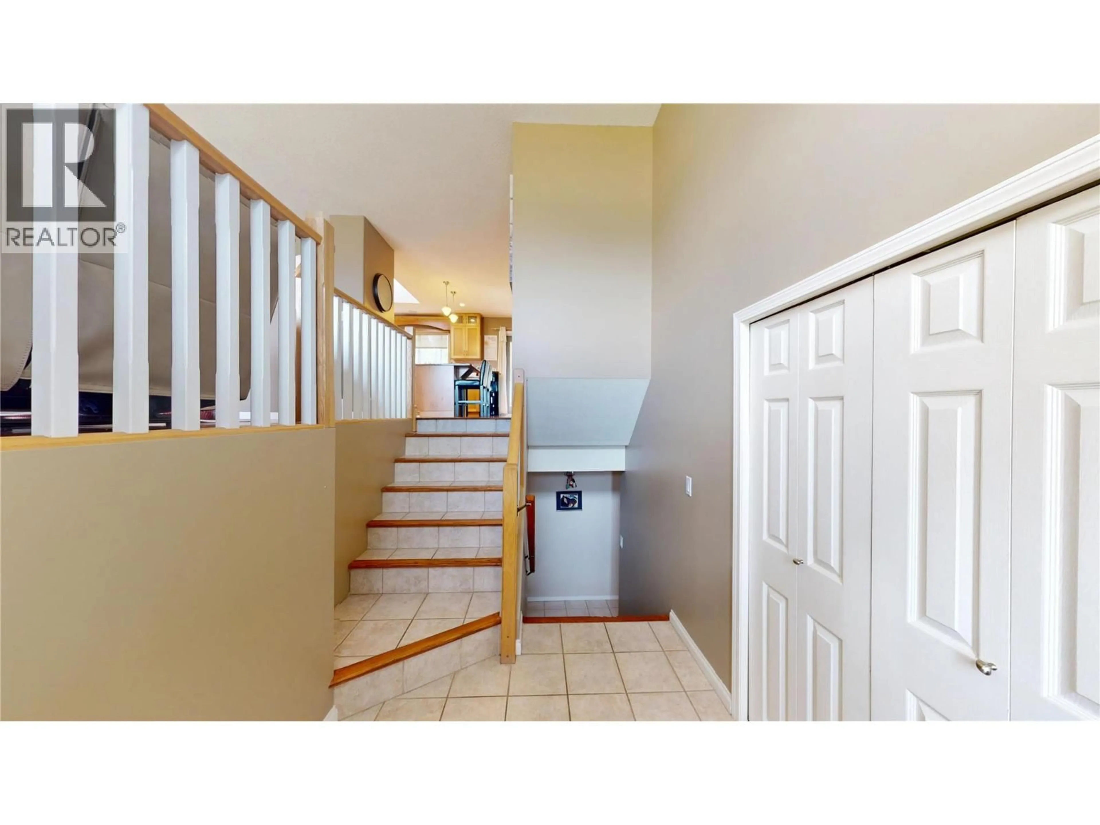 Indoor entryway for 1612 STAPLE CRESCENT, Cranbrook British Columbia V1C6J1